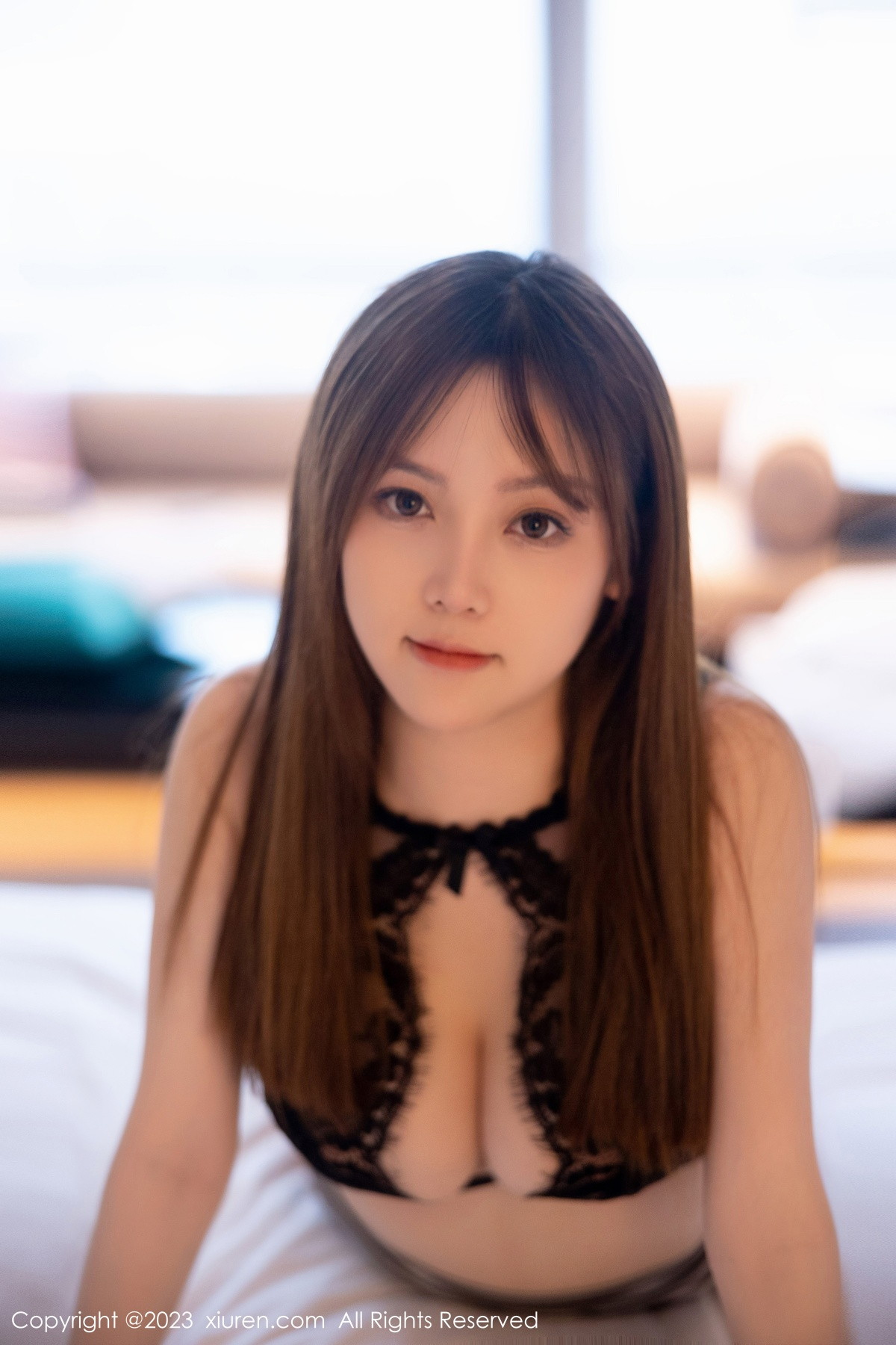 Xgyw.Net_XiuRen第6269期_模特豆瓣酱黑色上衣配灰短裙露黑色蕾丝内衣秀丰满身材诱惑写真88P