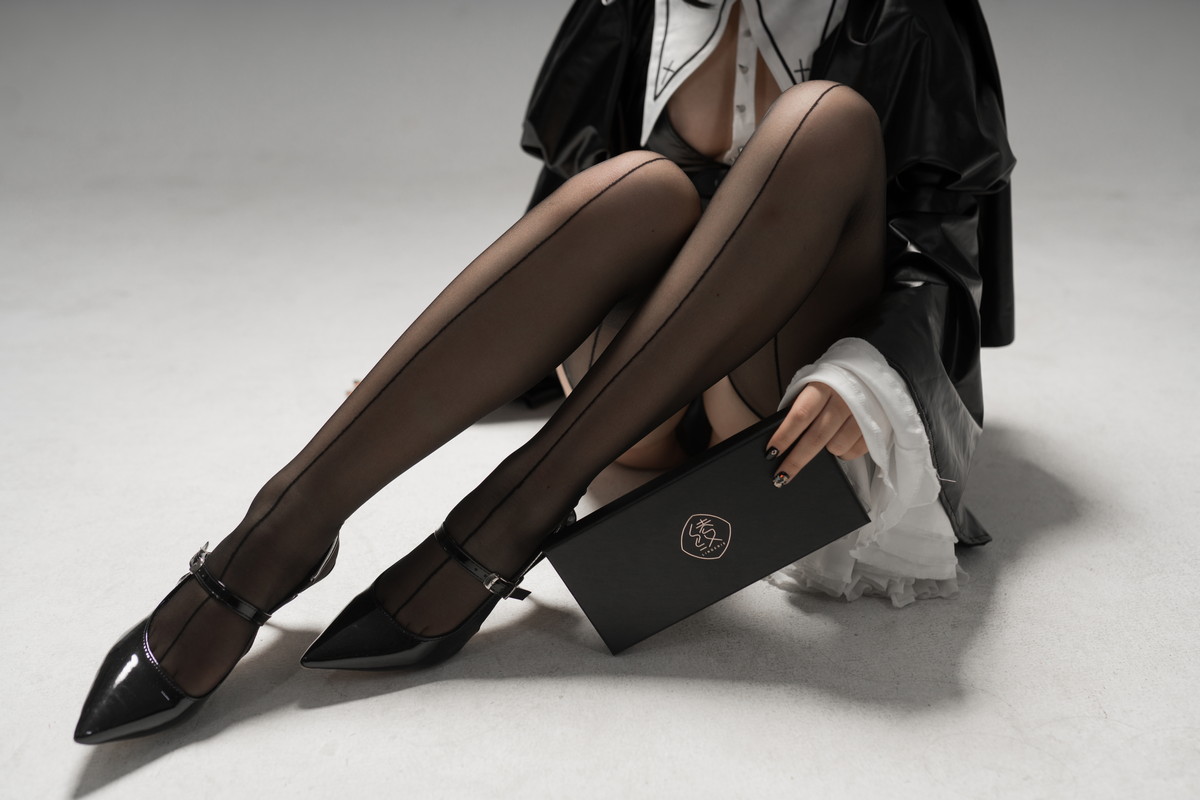 Xgyw.Net_网络美女花铃杀戮修女主题性感黑色皮质修女服饰配黑丝吊袜秀美腿诱惑写真89P