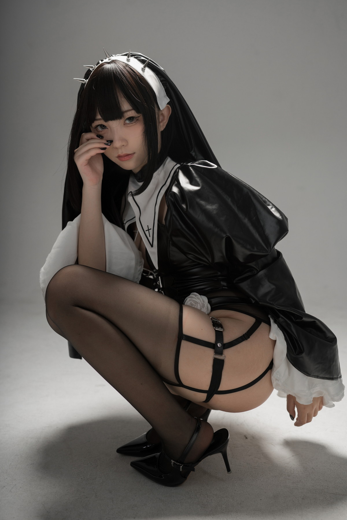 Xgyw.Net_网络美女花铃杀戮修女主题性感黑色皮质修女服饰配黑丝吊袜秀美腿诱惑写真89P