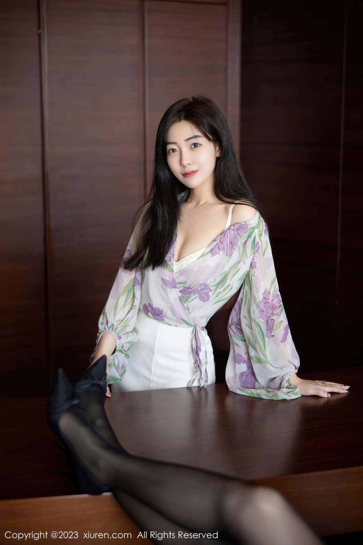 Xgyw.Net_XiuRen第6279期_新人模特星子柒kiki组合拍摄半脱露白色内衣配原色丝袜性感写真111P