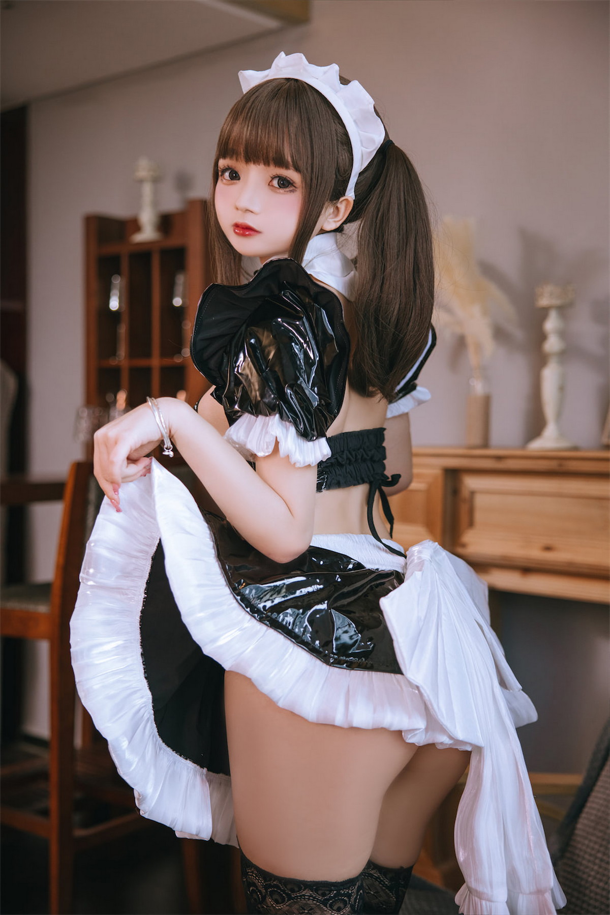 Xgyw.Net_Cosplay美女日奈娇皮质女仆主题性感黑色女仆装露黑色三点式内衣迷人诱惑写真75P