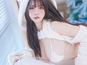 动漫博主Tina很妖孽呀小兔子乖乖主题私人白色绒毛内衣配白丝袜丰满骚扰写真52P