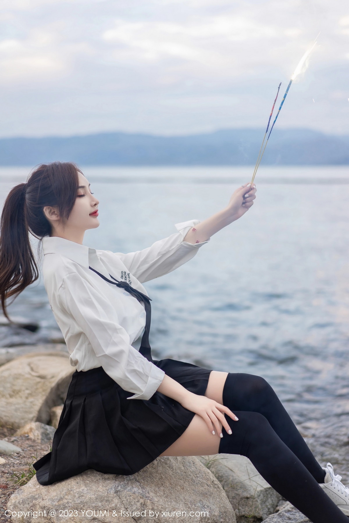 Xgyw.Net_[YouMi尤蜜荟]Vol.903_女神Carol周妍希大理旅拍性感白T配黑短裙秀完美身材迷人写真100P