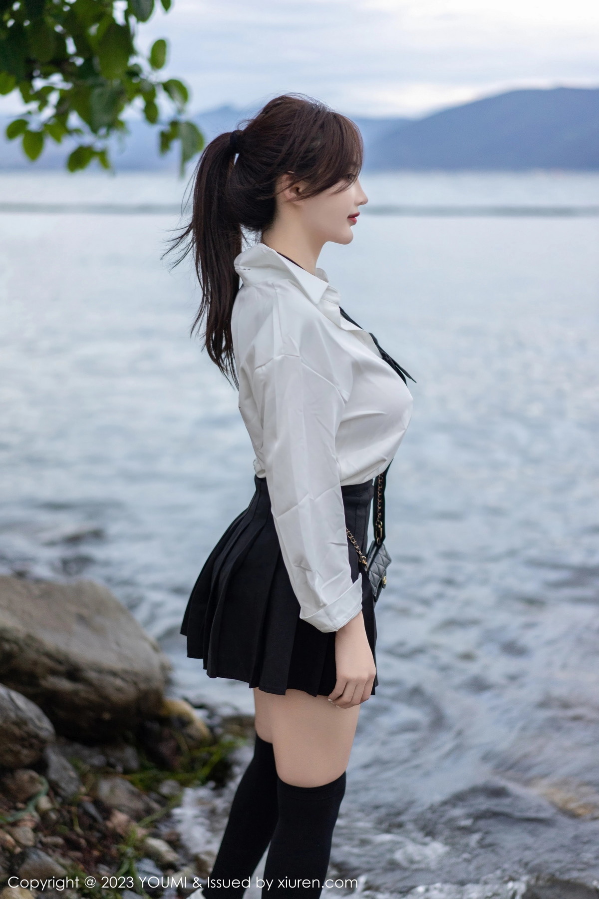 Xgyw.Net_[YouMi尤蜜荟]Vol.903_女神Carol周妍希大理旅拍性感白T配黑短裙秀完美身材迷人写真100P