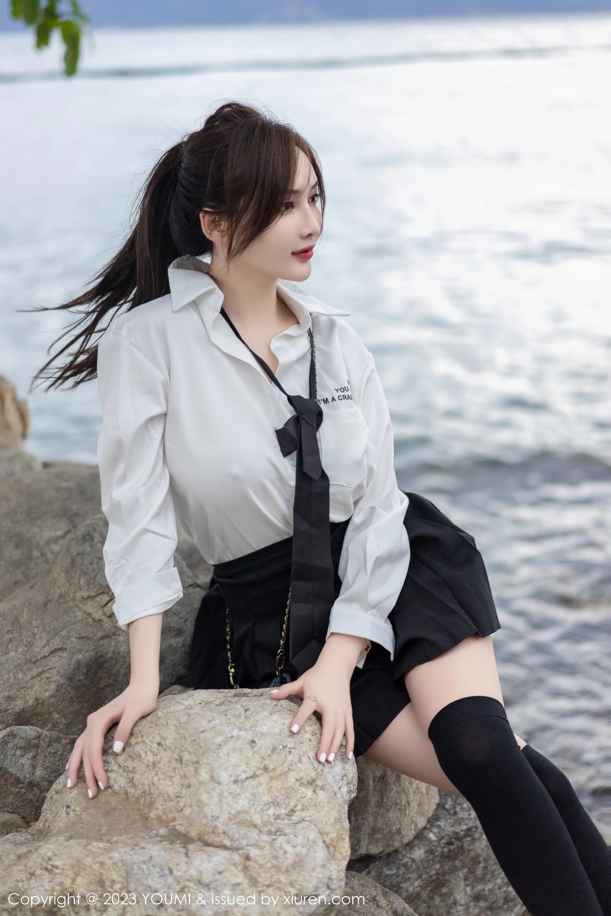 Xgyw.Net_[YouMi尤蜜荟]Vol.903_女神Carol周妍希大理旅拍性感白T配黑短裙秀完美身材迷人写真100P