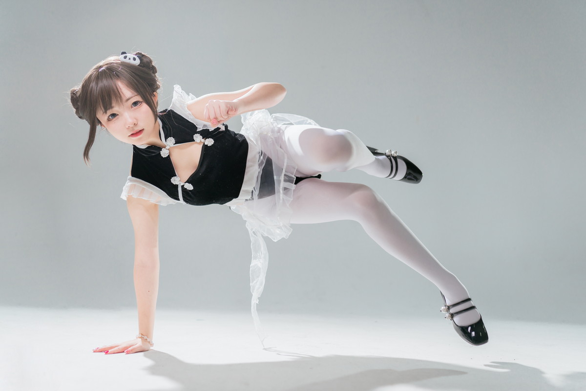 Xgyw.Net_网络美女花铃高叉小熊猫主题私房性感黑色高叉连体衣配白丝裤袜迷人诱惑写真85P