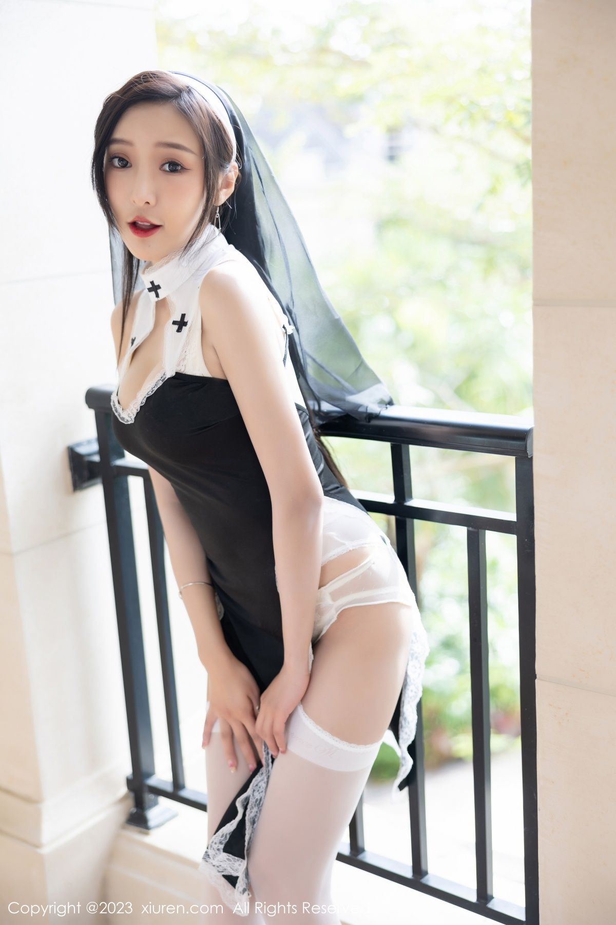 Xgyw.Net_XiuRen第6284期_女神王馨瑶yanni私房半脱露白色蕾丝内衣配白丝吊袜惹火诱惑写真81P