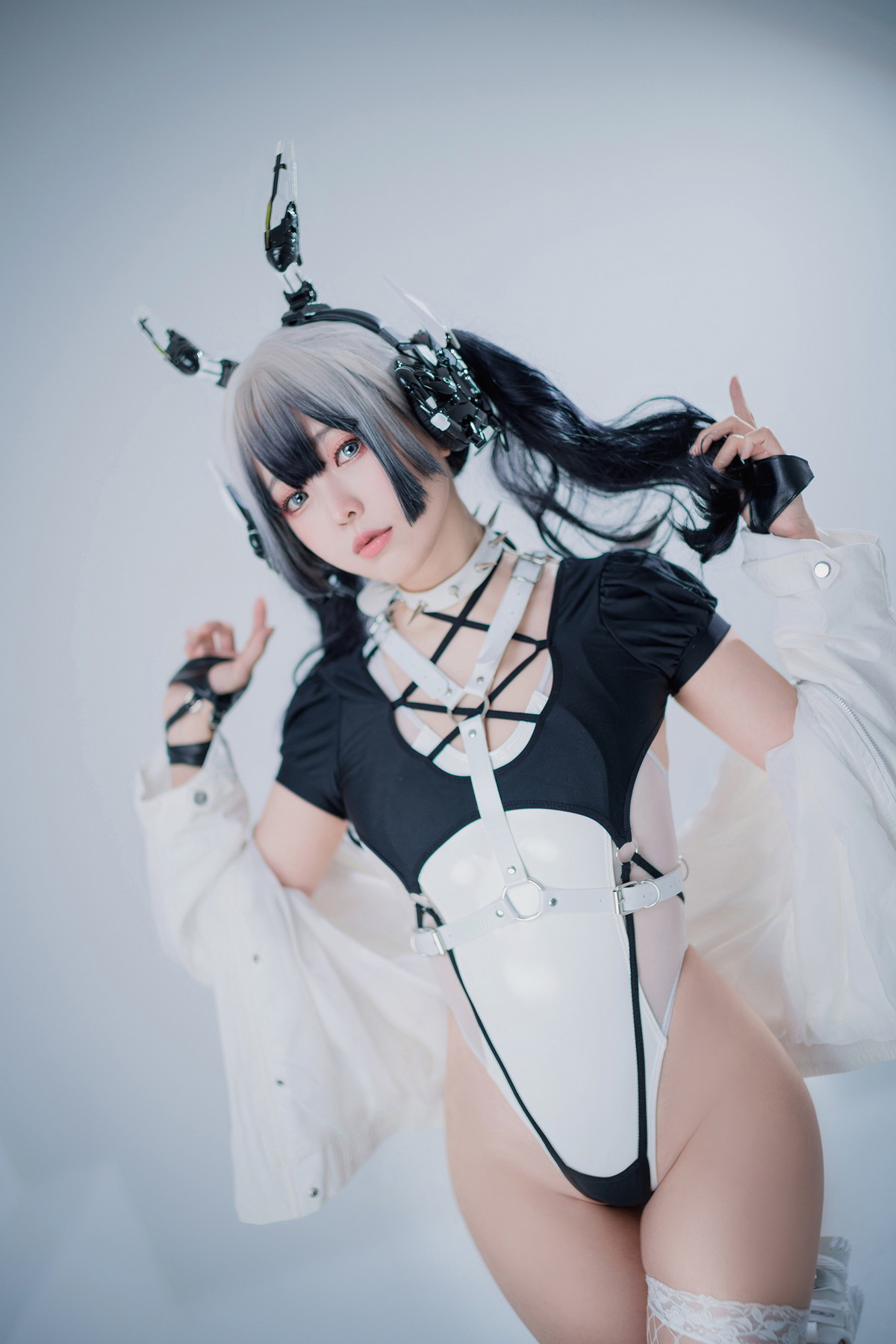 Xgyw.Net_Coser妹子Ely_eee-CyberGirl Blanche主题私房性感高叉连体衣秀翘臀美腿诱惑写真42P