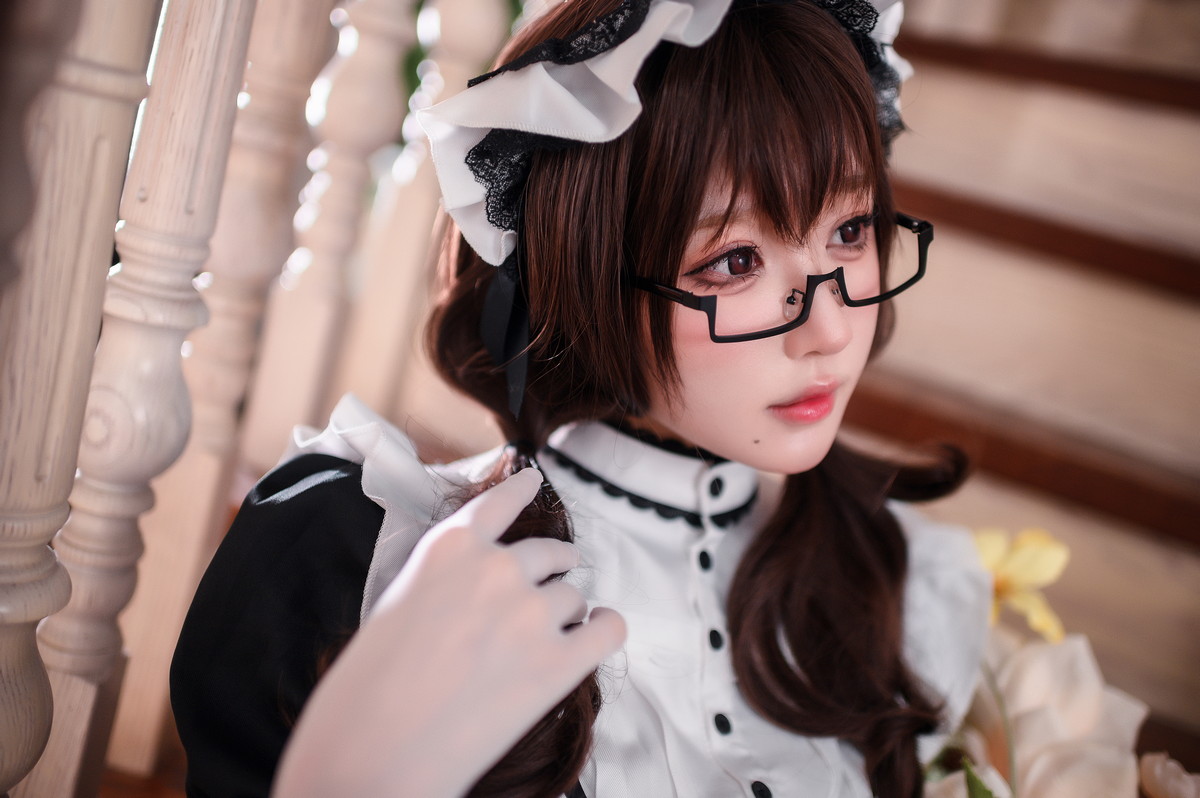Xgyw.Net_动漫博主阿包也是兔娘传统长裙女仆主题私房性感黑色女仆裙半撩秀翘臀诱惑写真47P