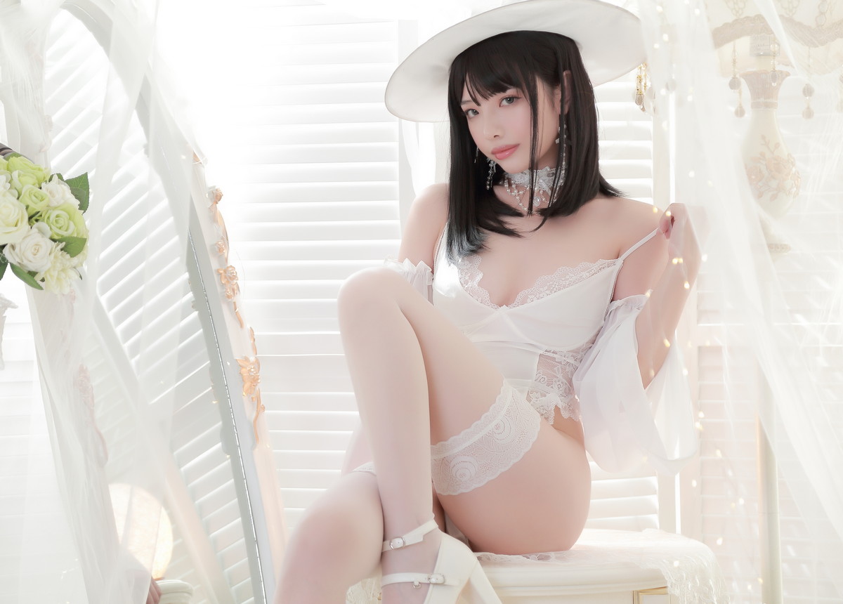 Xgyw.Net_动漫博主雯妹不讲道理白女巫主题性感白色连体蕾丝内衣秀丰满身材诱惑写真34P