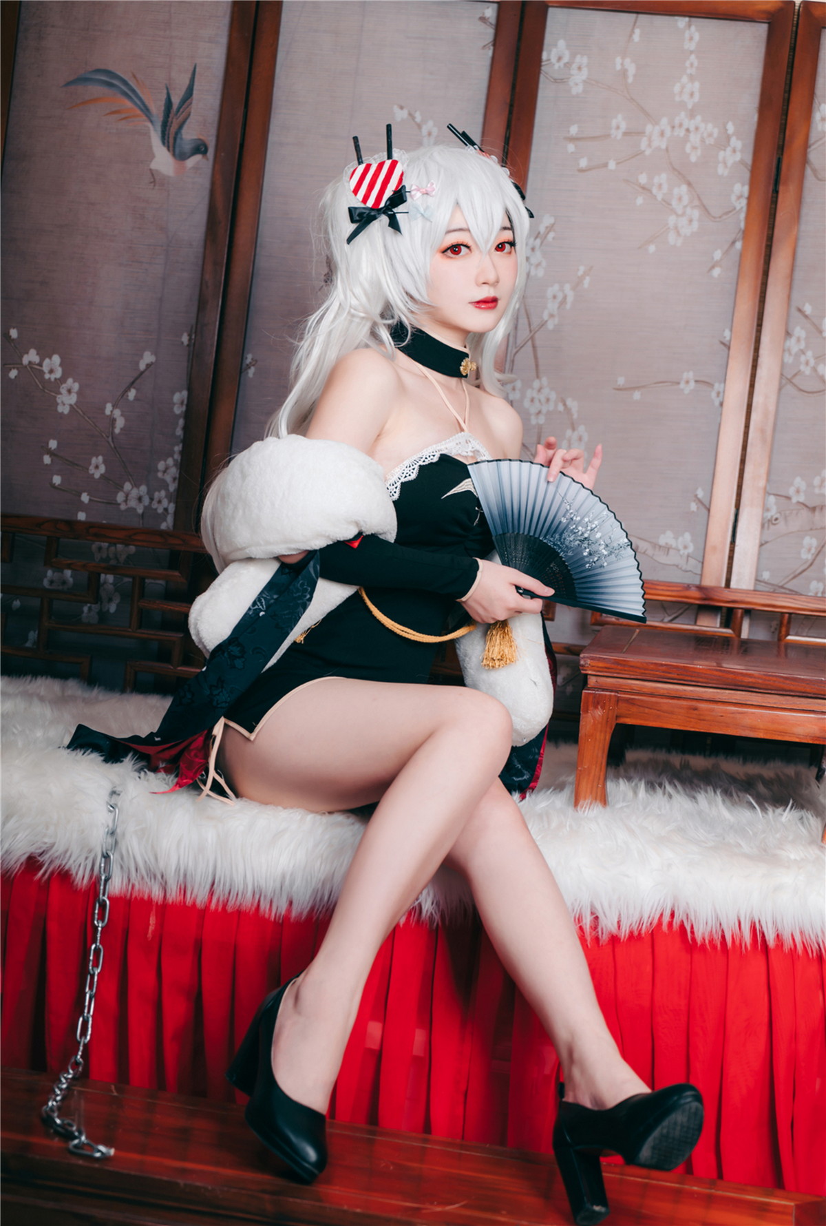 Xgyw.Net_Cosplay美女桃墨公子吸血鬼旗袍主题私房性感低胸高开旗袍秀豪乳翘臀诱惑写真40P