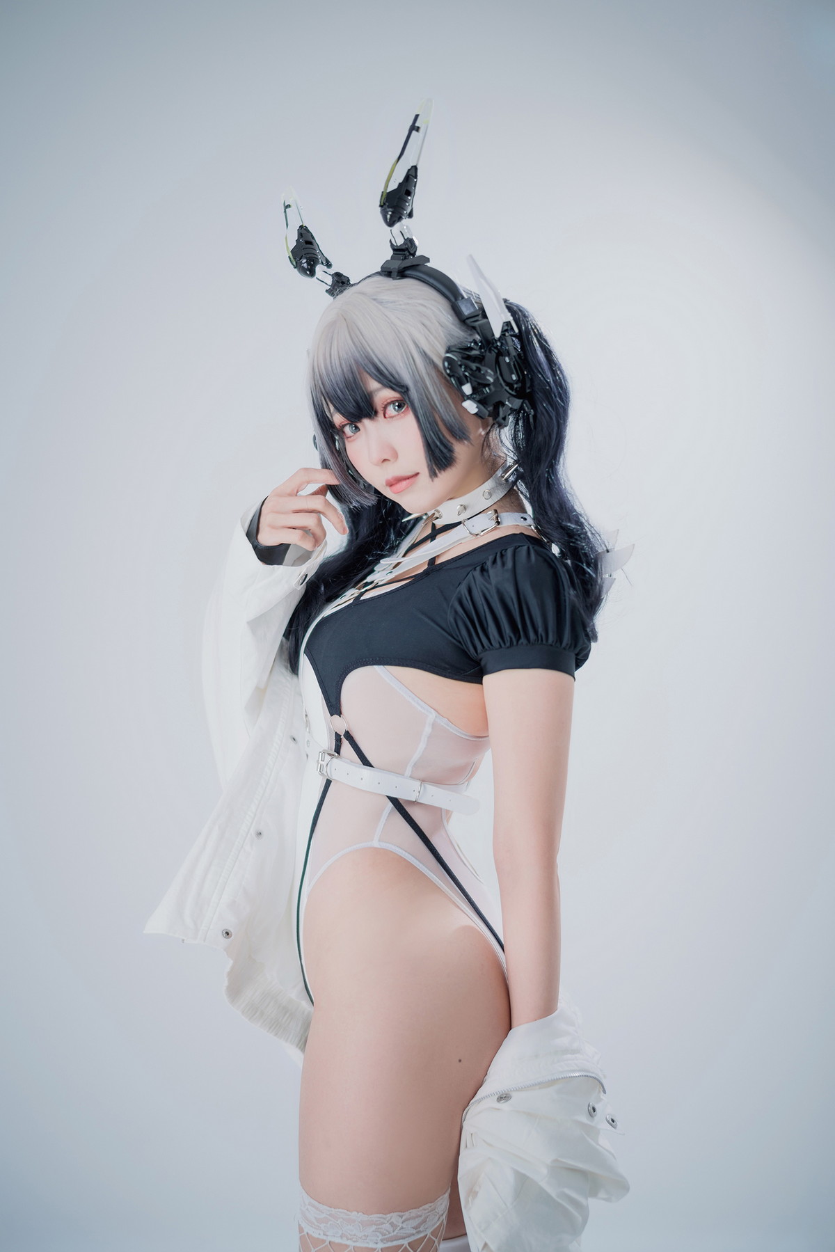 Xgyw.Net_Coser妹子Ely_eee-CyberGirl Blanche主题私房性感高叉连体衣秀翘臀美腿诱惑写真42P