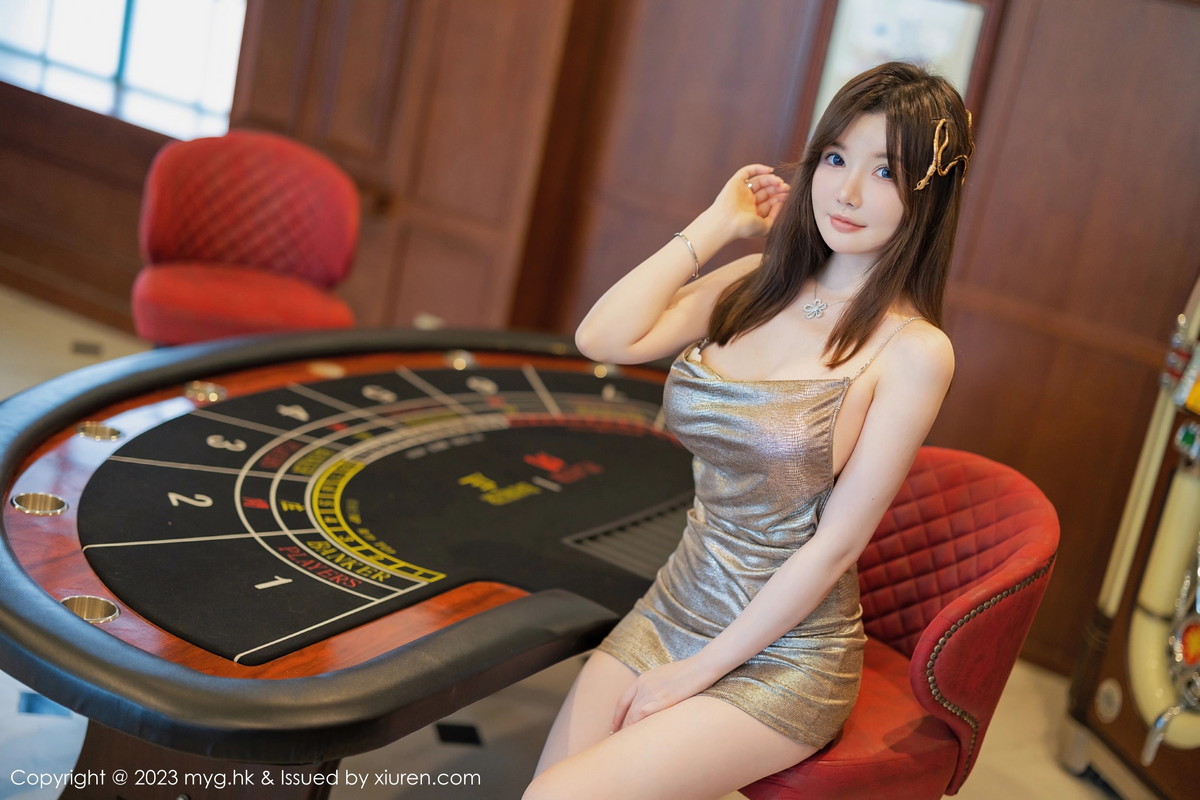Xgyw.Net_[MyGirl美媛馆]Vol.646_模特糯美子MINIbabe澳门旅拍暗金色吊带裙秀豪乳翘臀诱惑写真60P