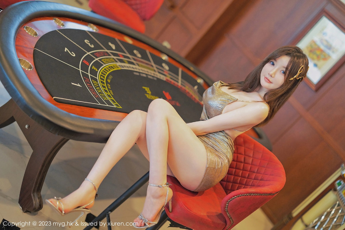Xgyw.Net_[MyGirl美媛馆]Vol.646_模特糯美子MINIbabe澳门旅拍暗金色吊带裙秀豪乳翘臀诱惑写真60P