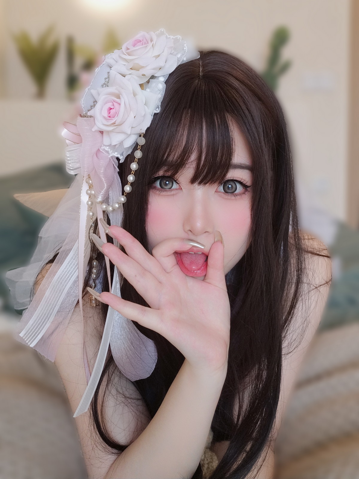 Xgyw.Net_Coser妹子女主K性感偶像主题私房性感白色薄透纱裙透视秀傲人豪乳诱惑写真90P
