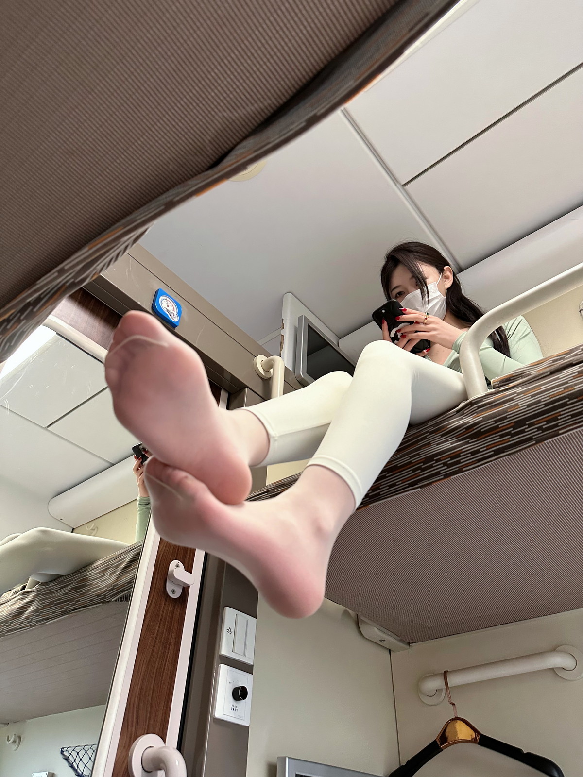 Xgyw.Net_健身女神脸红Dearie高铁之旅主题高铁上半脱紧身服饰露豪乳翘臀惹火诱惑写真80P