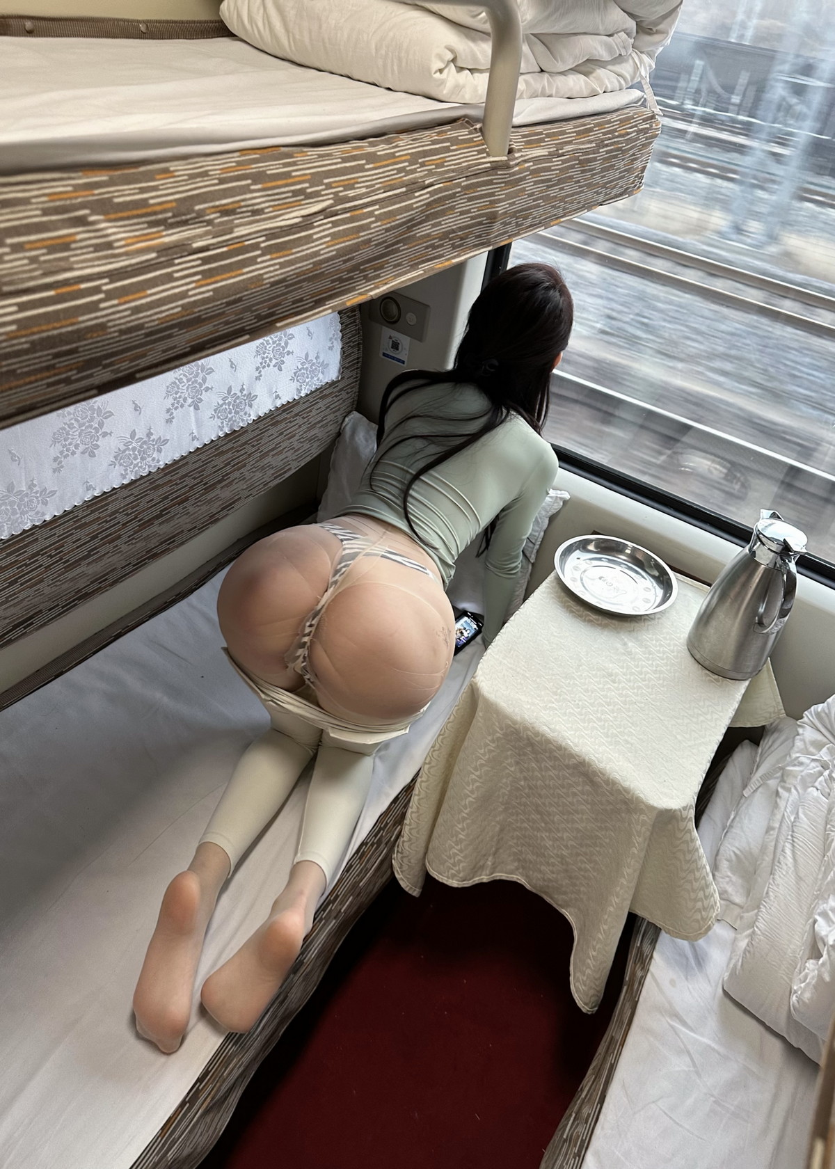 Xgyw.Net_健身女神脸红Dearie高铁之旅主题高铁上半脱紧身服饰露豪乳翘臀惹火诱惑写真80P