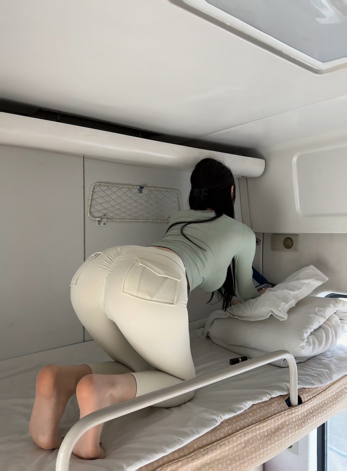 Xgyw.Net_健身女神脸红Dearie高铁之旅主题高铁上半脱紧身服饰露豪乳翘臀惹火诱惑写真80P