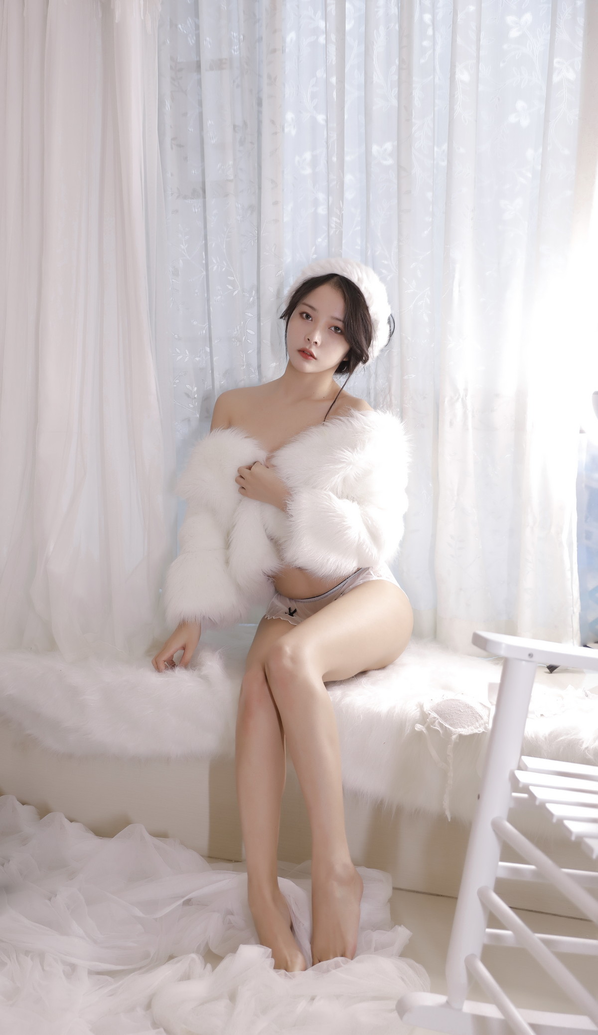 Xgyw.Net_网络美女苏嫣嫣阿姨初冬主题私房脱白色绒毛外衣露性感白色内衣迷人诱惑写真31P