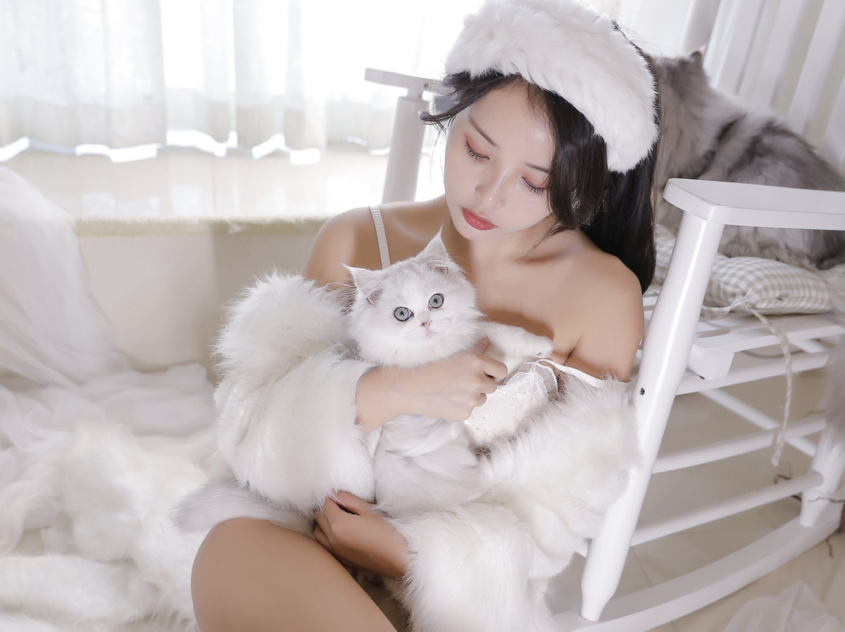 Xgyw.Net_网络美女苏嫣嫣阿姨初冬主题私房脱白色绒毛外衣露性感白色内衣迷人诱惑写真31P