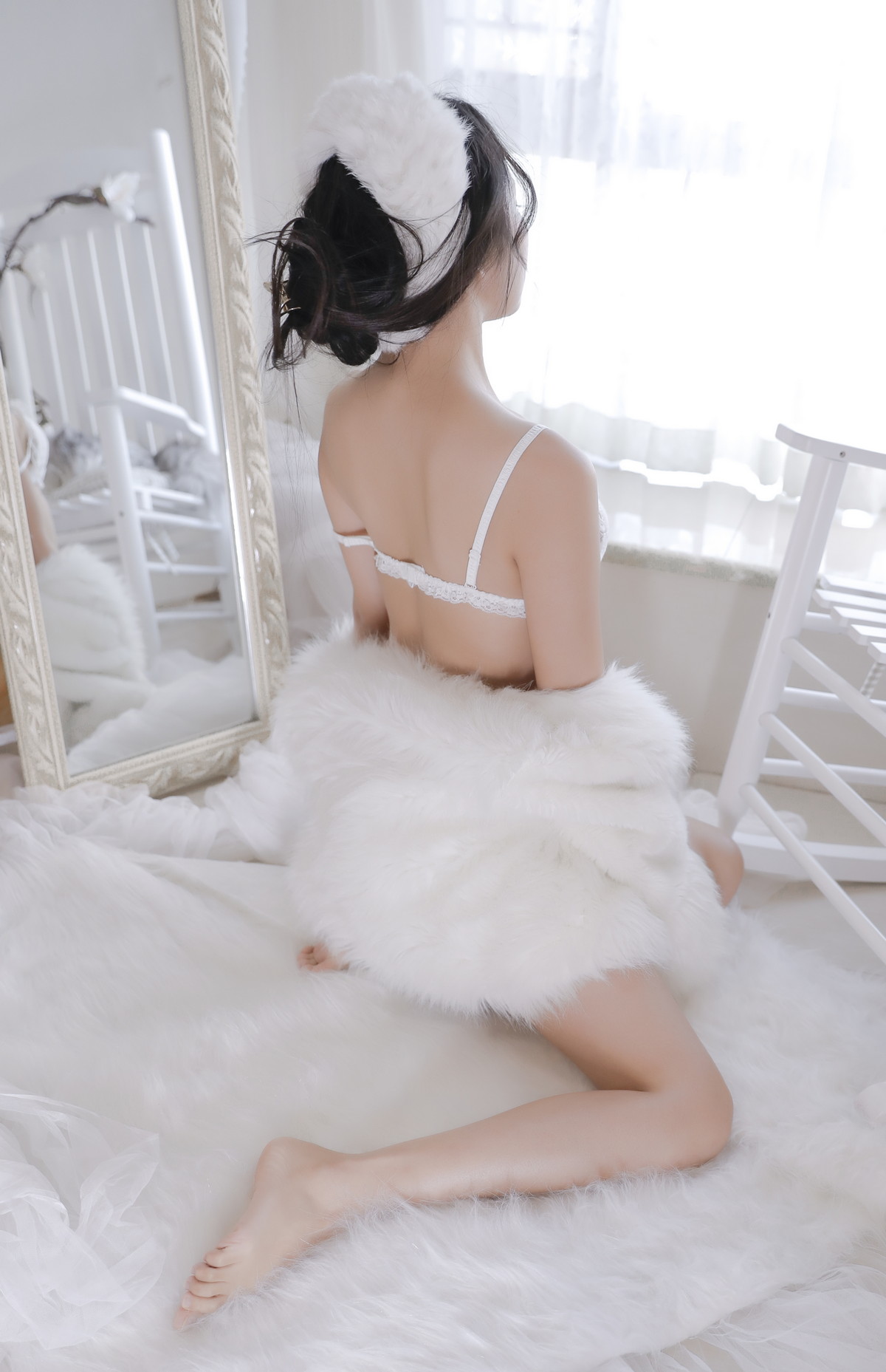 Xgyw.Net_网络美女苏嫣嫣阿姨初冬主题私房脱白色绒毛外衣露性感白色内衣迷人诱惑写真31P