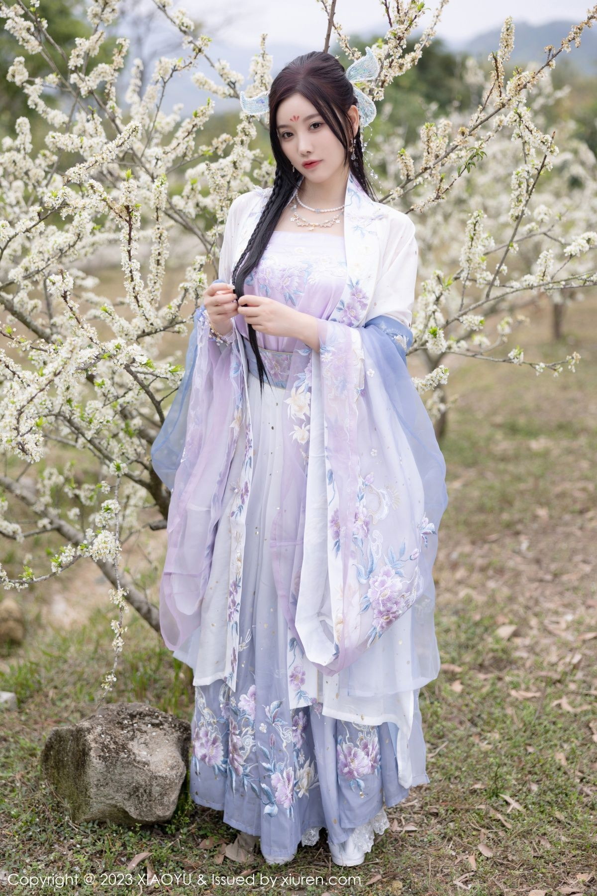 Xgyw.Net_[XiaoYu画语界]Vol.970_女神杨晨晨Yome脱淡蓝紫色古装服露白色蕾丝内衣完美诱惑写真91P