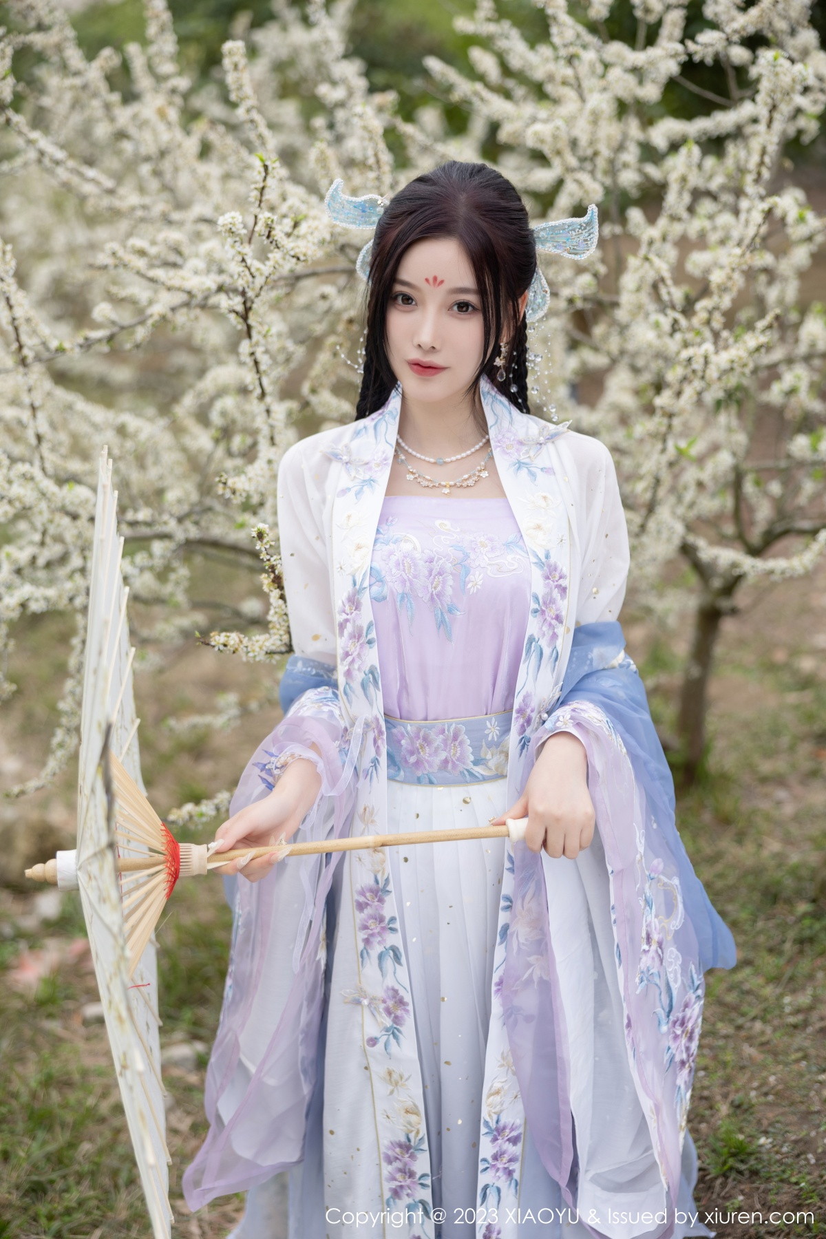 Xgyw.Net_[XiaoYu画语界]Vol.970_女神杨晨晨Yome脱淡蓝紫色古装服露白色蕾丝内衣完美诱惑写真91P