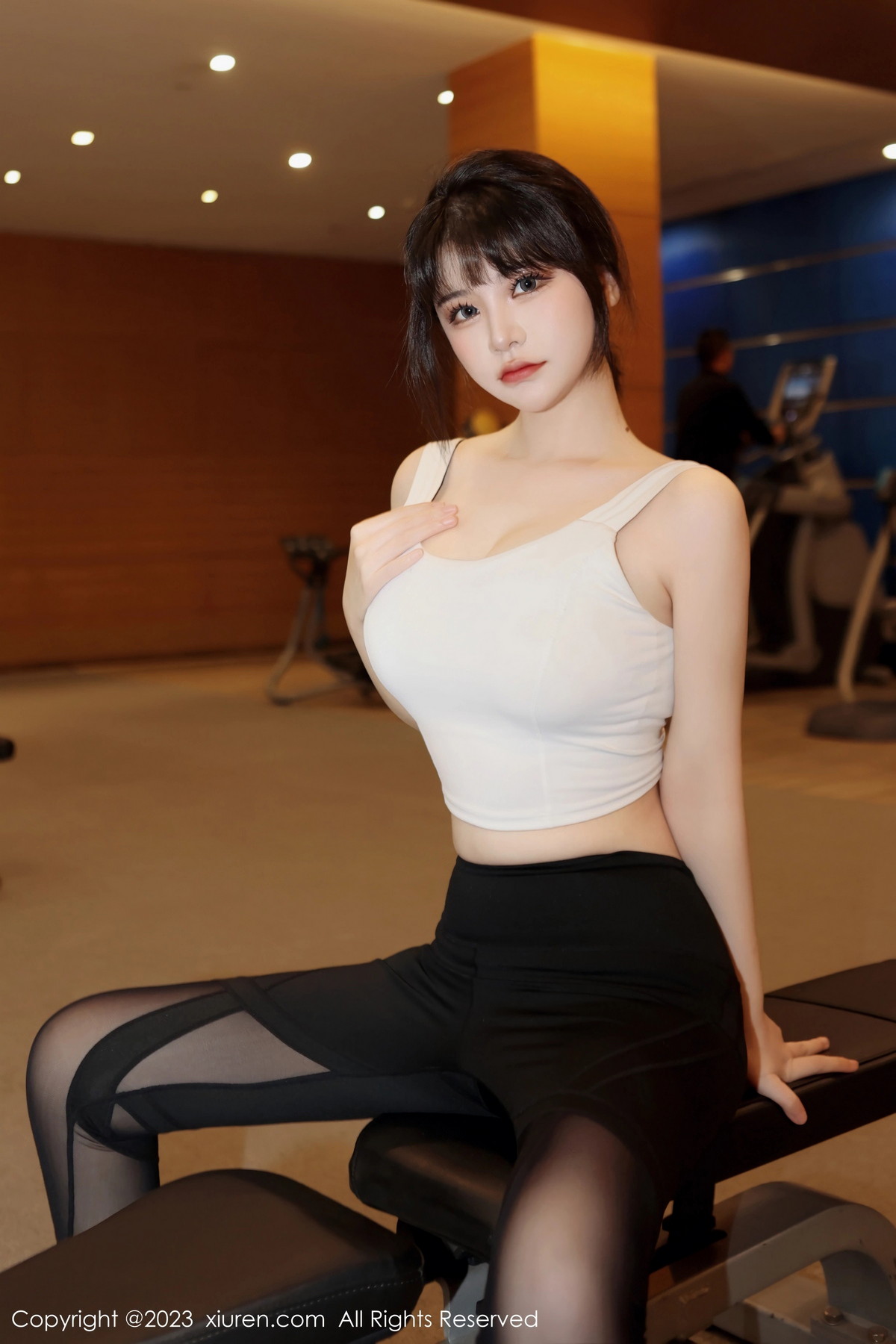 Xgyw.Net_XiuRen第6289期_模特桃桃子白色短款上衣配瑜伽裤半脱露性感内衣完美诱惑写真80P