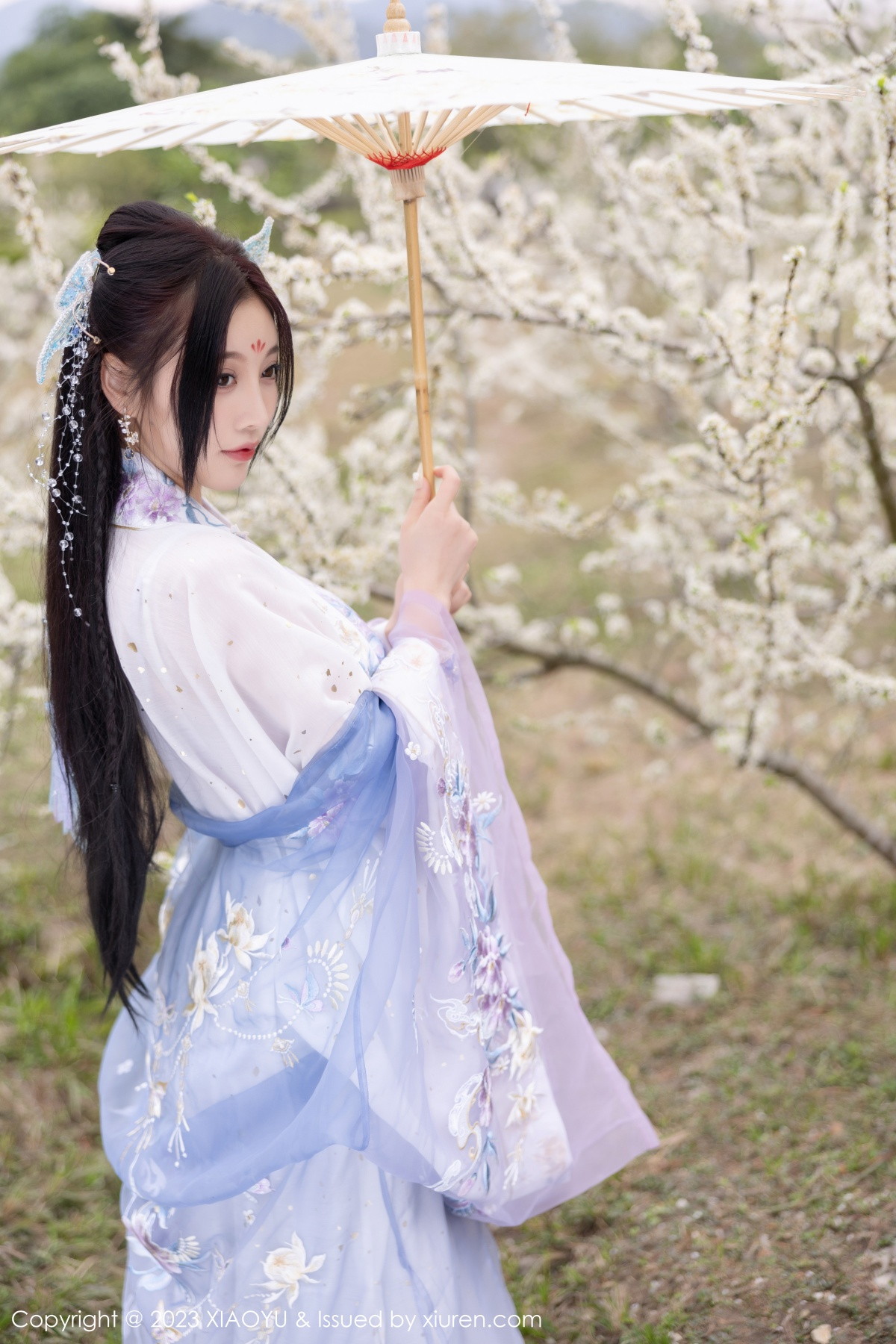 Xgyw.Net_[XiaoYu画语界]Vol.970_女神杨晨晨Yome脱淡蓝紫色古装服露白色蕾丝内衣完美诱惑写真91P