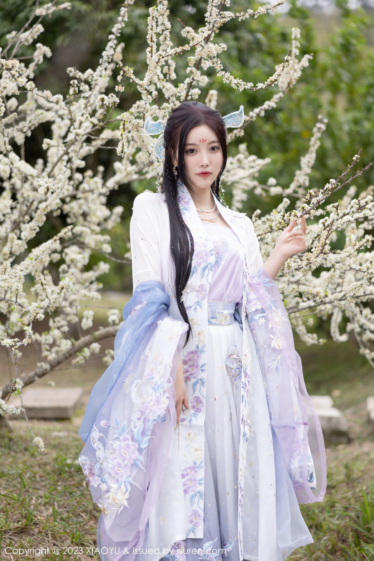 Xgyw.Net_[XiaoYu画语界]Vol.970_女神杨晨晨Yome脱淡蓝紫色古装服露白色蕾丝内衣完美诱惑写真91P