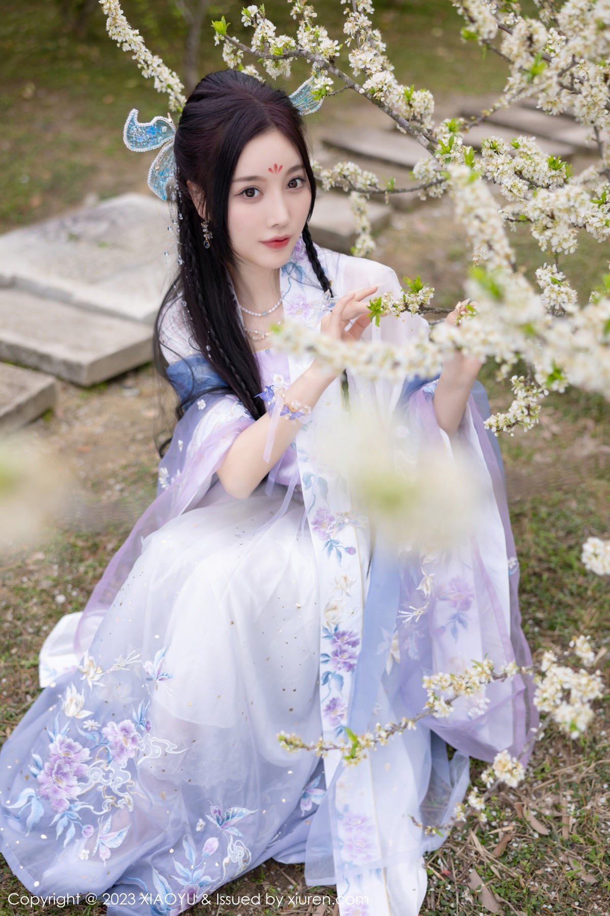 Xgyw.Net_[XiaoYu画语界]Vol.970_女神杨晨晨Yome脱淡蓝紫色古装服露白色蕾丝内衣完美诱惑写真91P