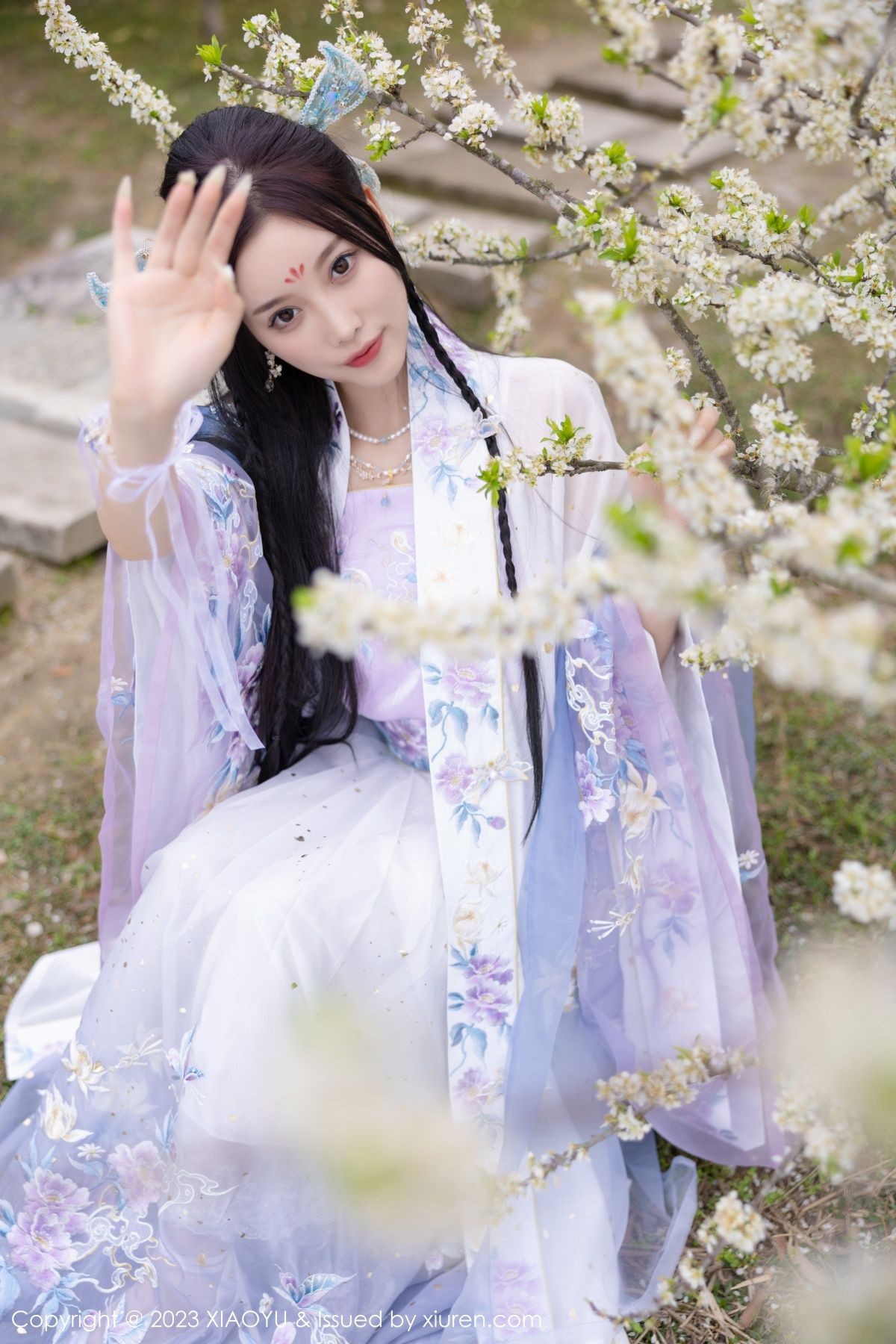 Xgyw.Net_[XiaoYu画语界]Vol.970_女神杨晨晨Yome脱淡蓝紫色古装服露白色蕾丝内衣完美诱惑写真91P