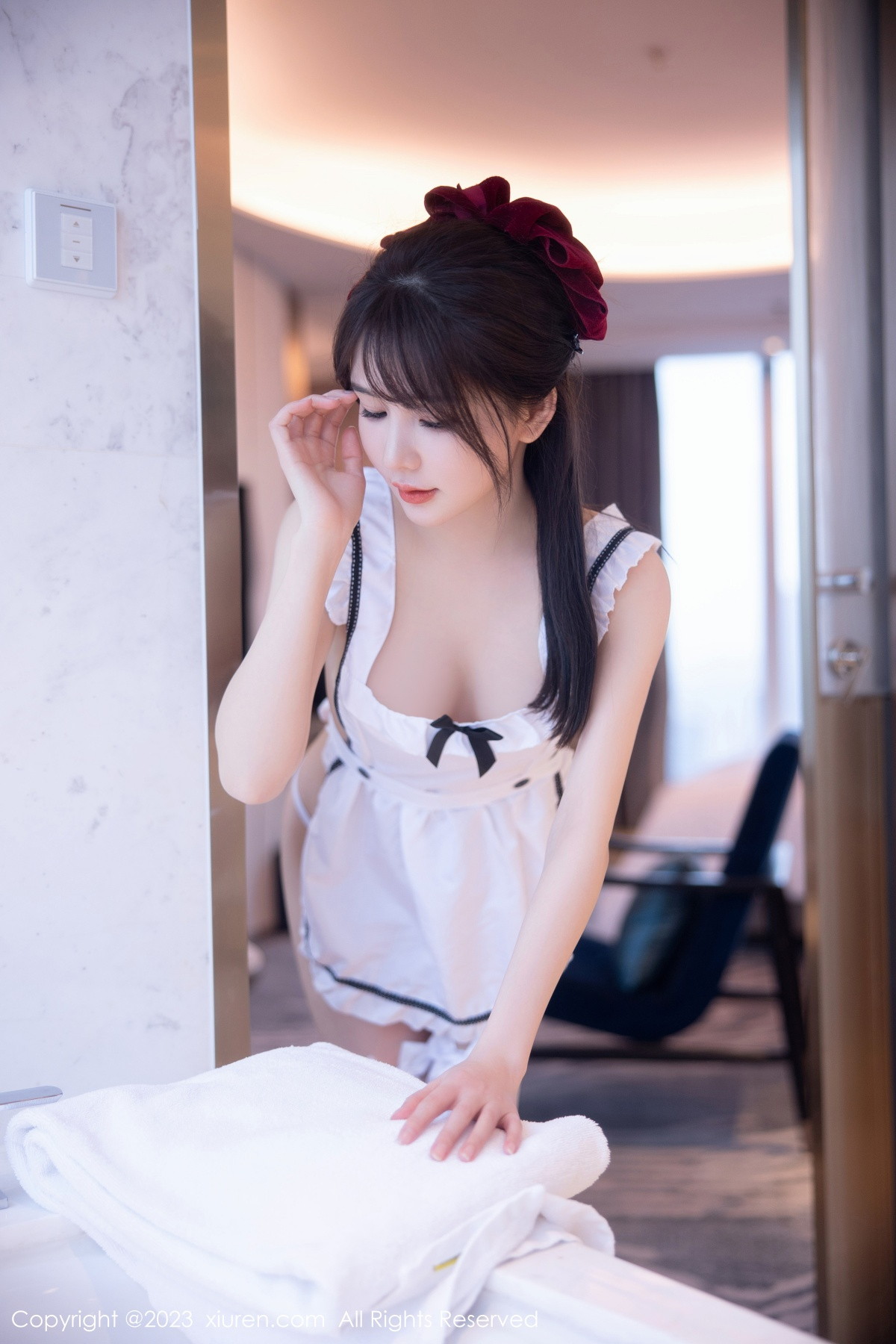 Xgyw.Net_XiuRen第6299期_模特婠婠么性感真空白色女仆配白丝袜秀曼妙身姿迷人诱惑写真78P