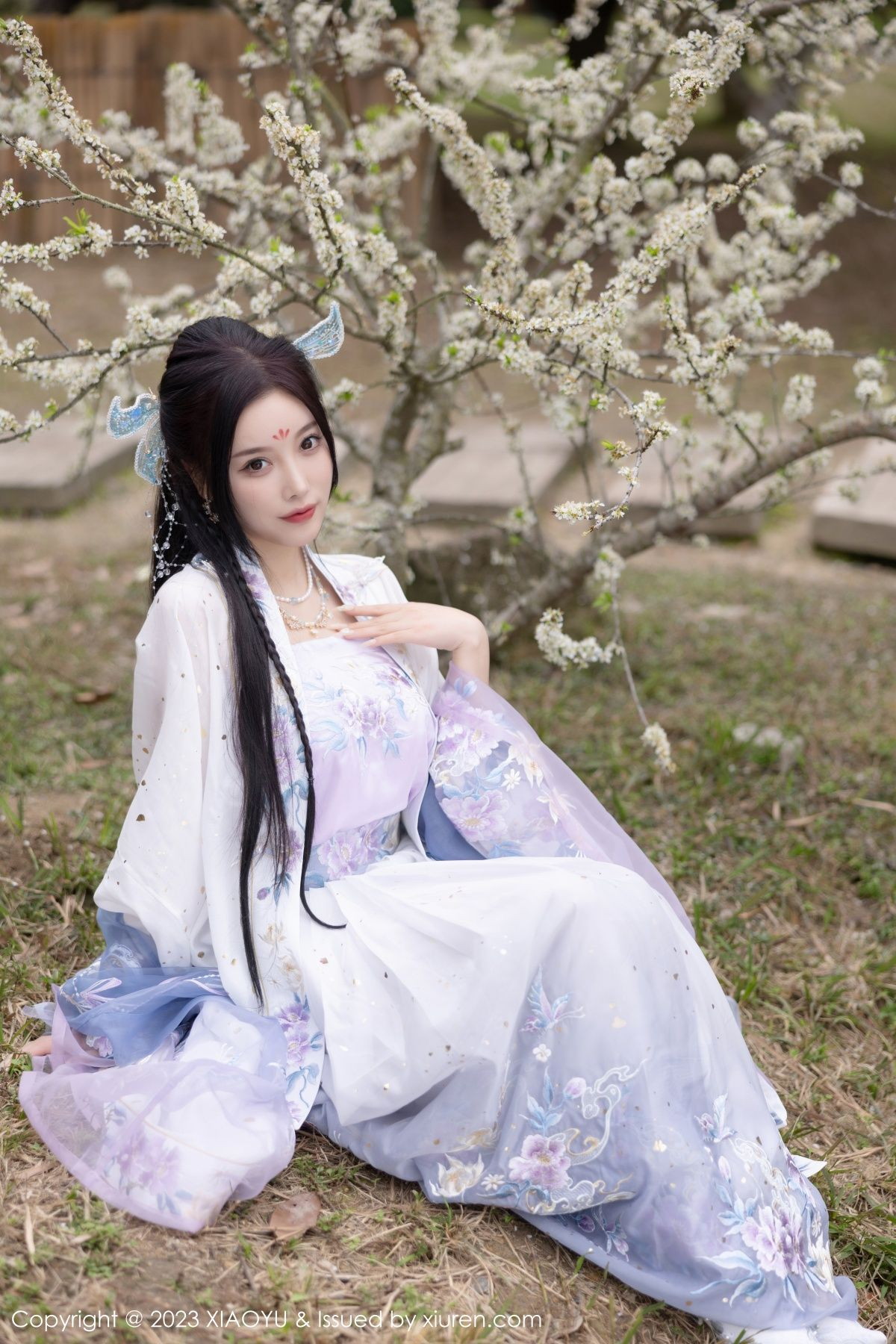 Xgyw.Net_[XiaoYu画语界]Vol.970_女神杨晨晨Yome脱淡蓝紫色古装服露白色蕾丝内衣完美诱惑写真91P