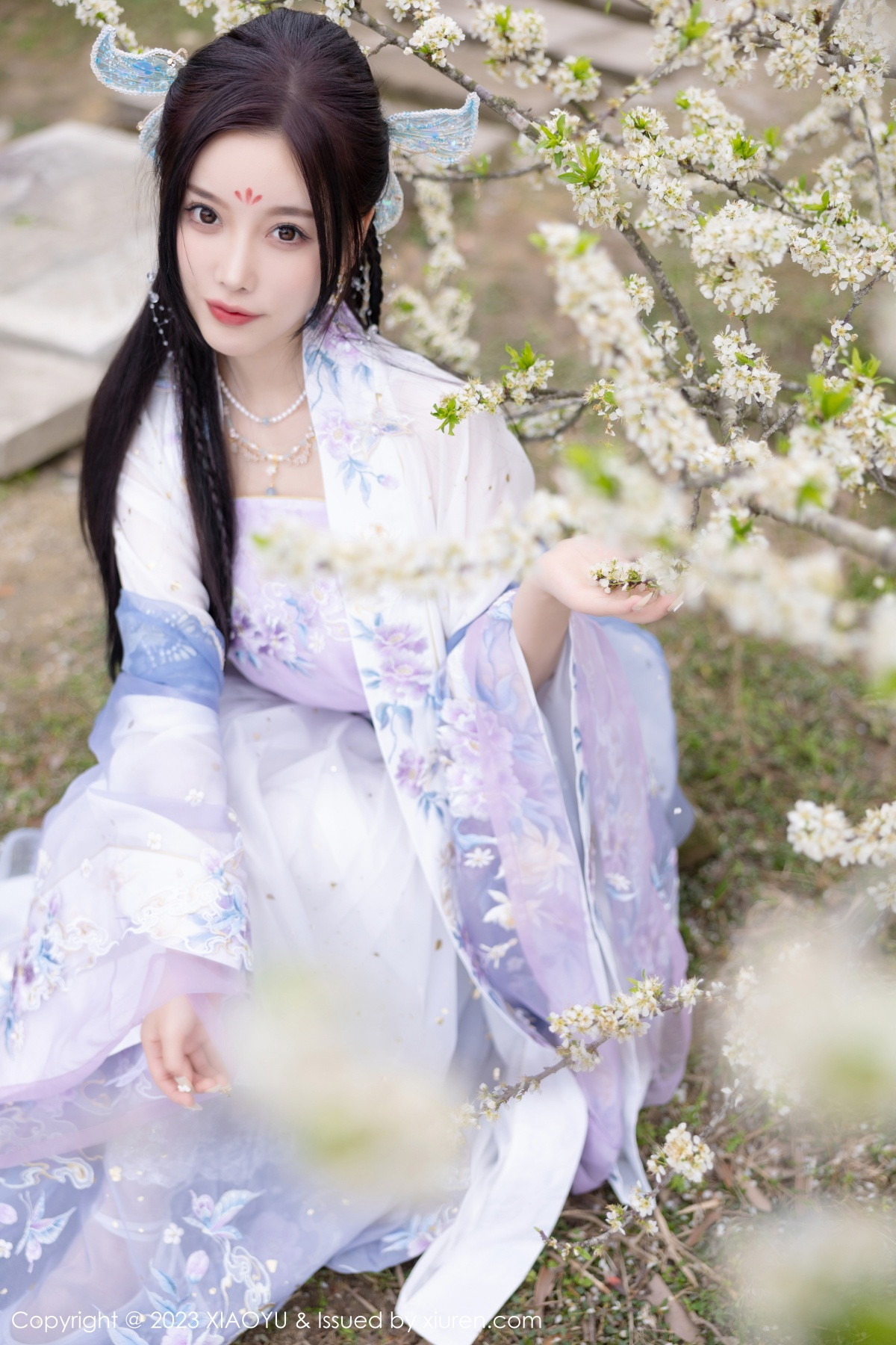 Xgyw.Net_[XiaoYu画语界]Vol.970_女神杨晨晨Yome脱淡蓝紫色古装服露白色蕾丝内衣完美诱惑写真91P