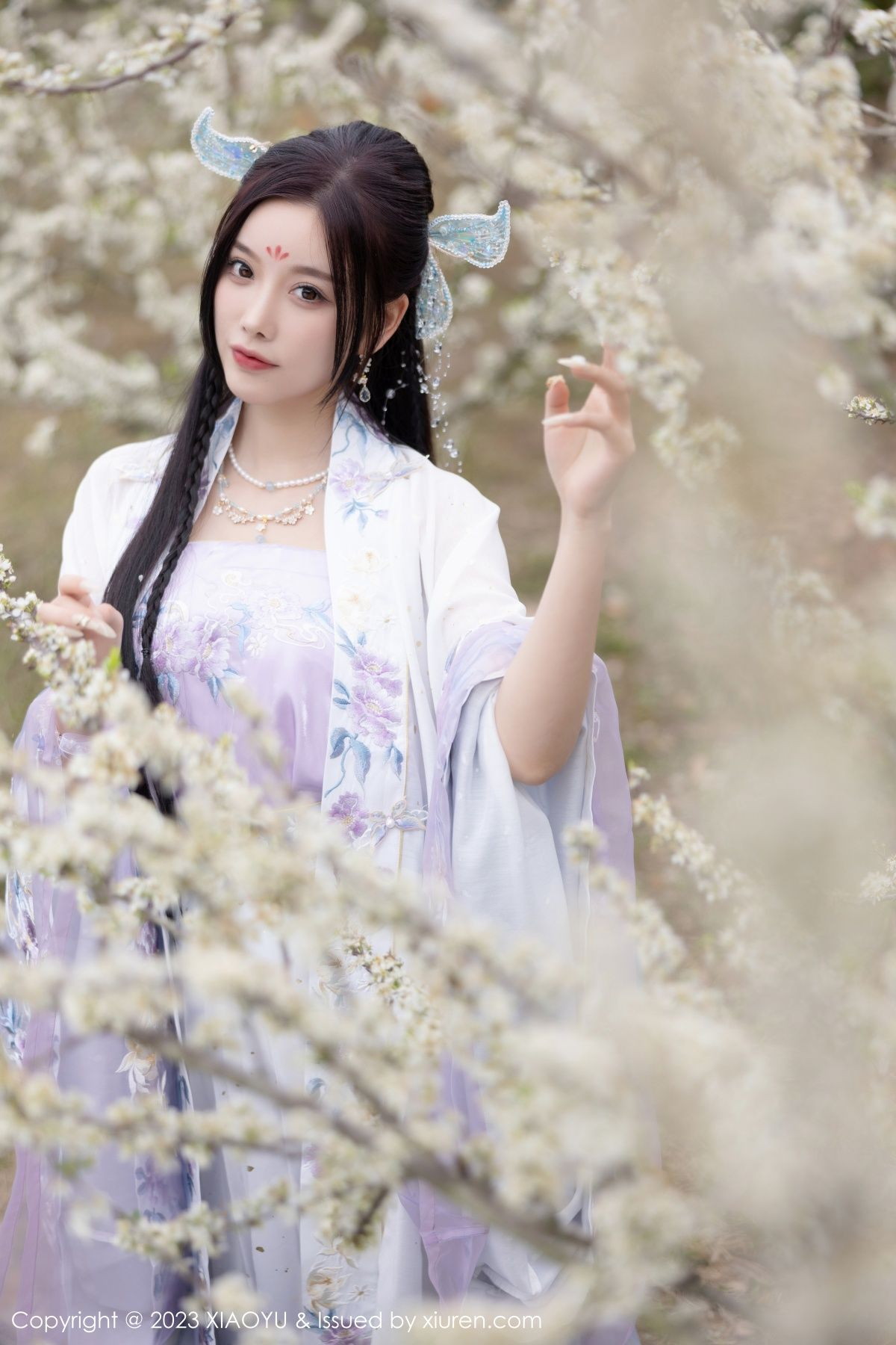 Xgyw.Net_[XiaoYu画语界]Vol.970_女神杨晨晨Yome脱淡蓝紫色古装服露白色蕾丝内衣完美诱惑写真91P