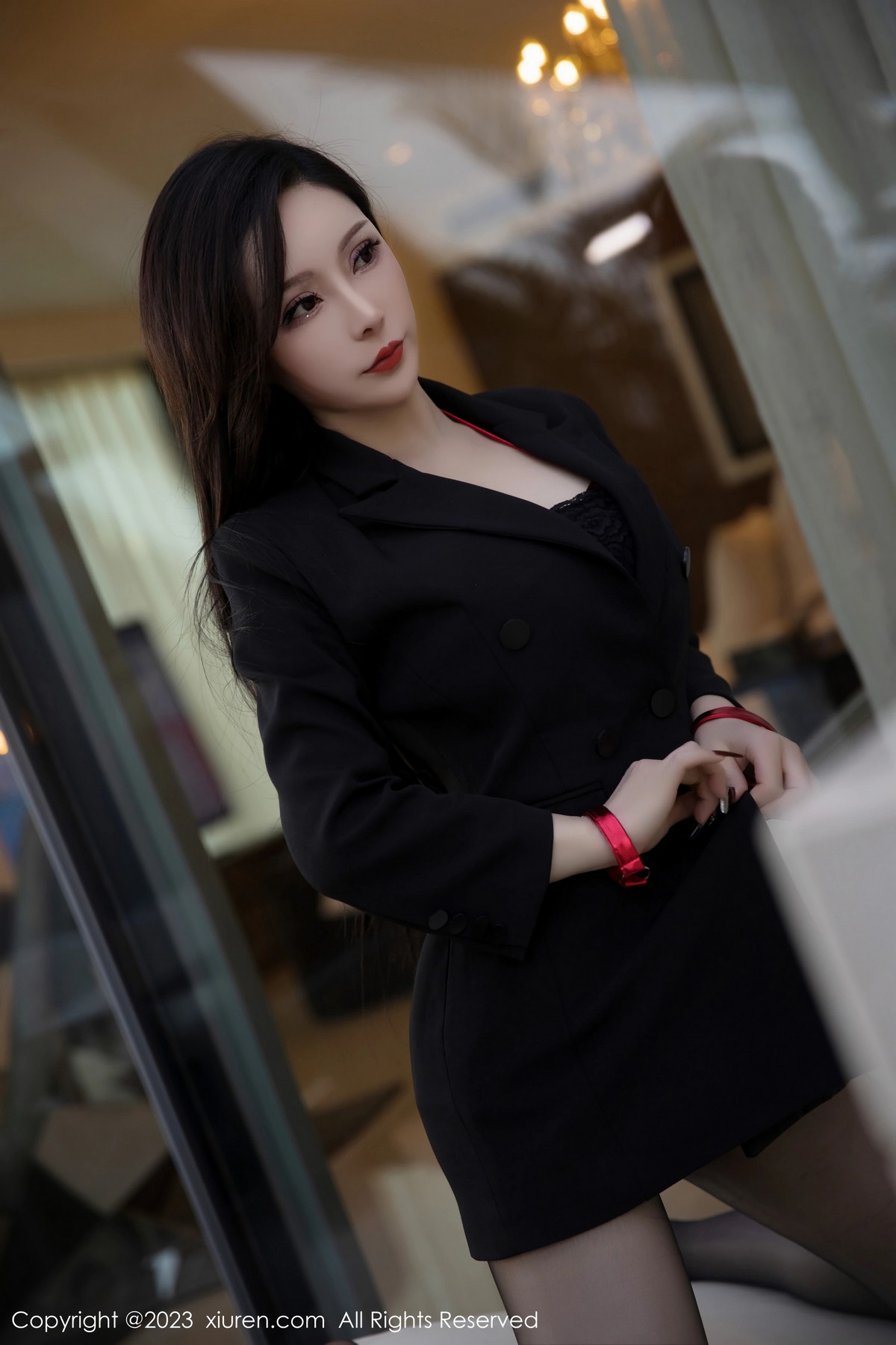 Xgyw.Net_XiuRen第6294期_新人模特大琪琪Emily脱黑色外衣露红色情趣内衣秀玲珑身段写真95P