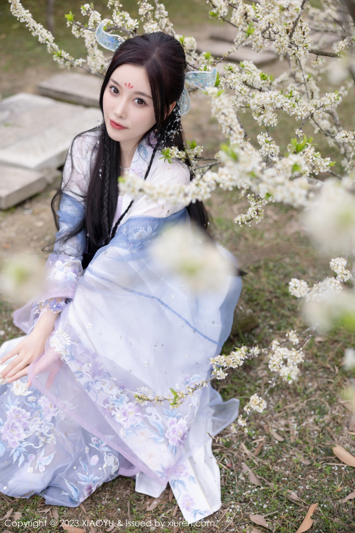 Xgyw.Net_[XiaoYu画语界]Vol.970_女神杨晨晨Yome脱淡蓝紫色古装服露白色蕾丝内衣完美诱惑写真91P