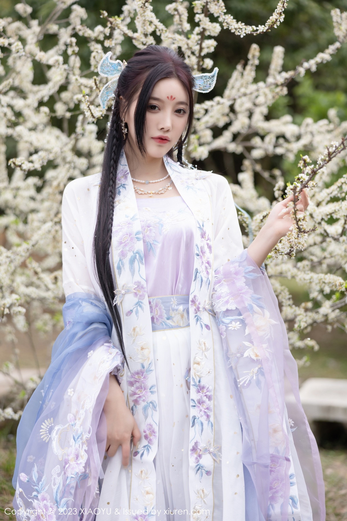 Xgyw.Net_[XiaoYu画语界]Vol.970_女神杨晨晨Yome脱淡蓝紫色古装服露白色蕾丝内衣完美诱惑写真91P