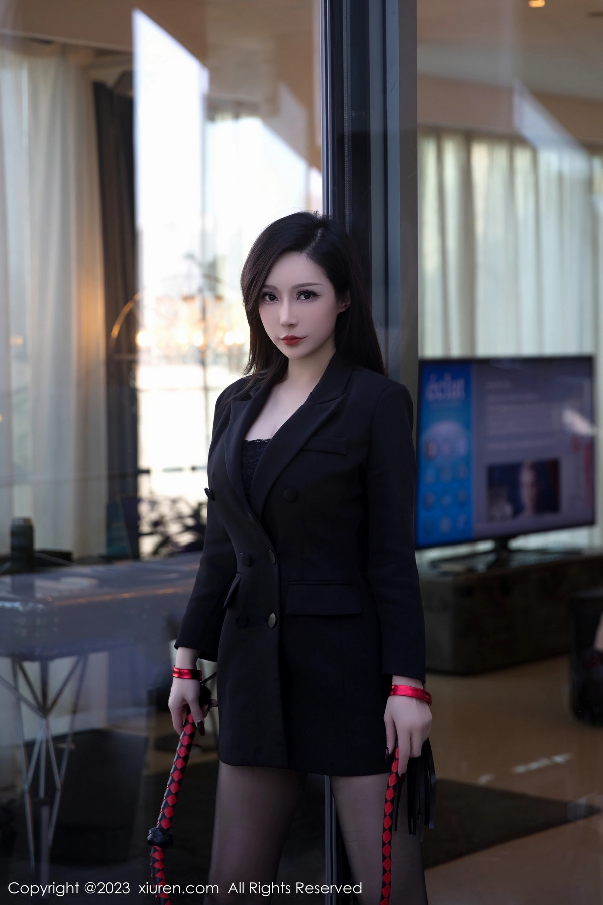 Xgyw.Net_XiuRen第6294期_新人模特大琪琪Emily脱黑色外衣露红色情趣内衣秀玲珑身段写真95P
