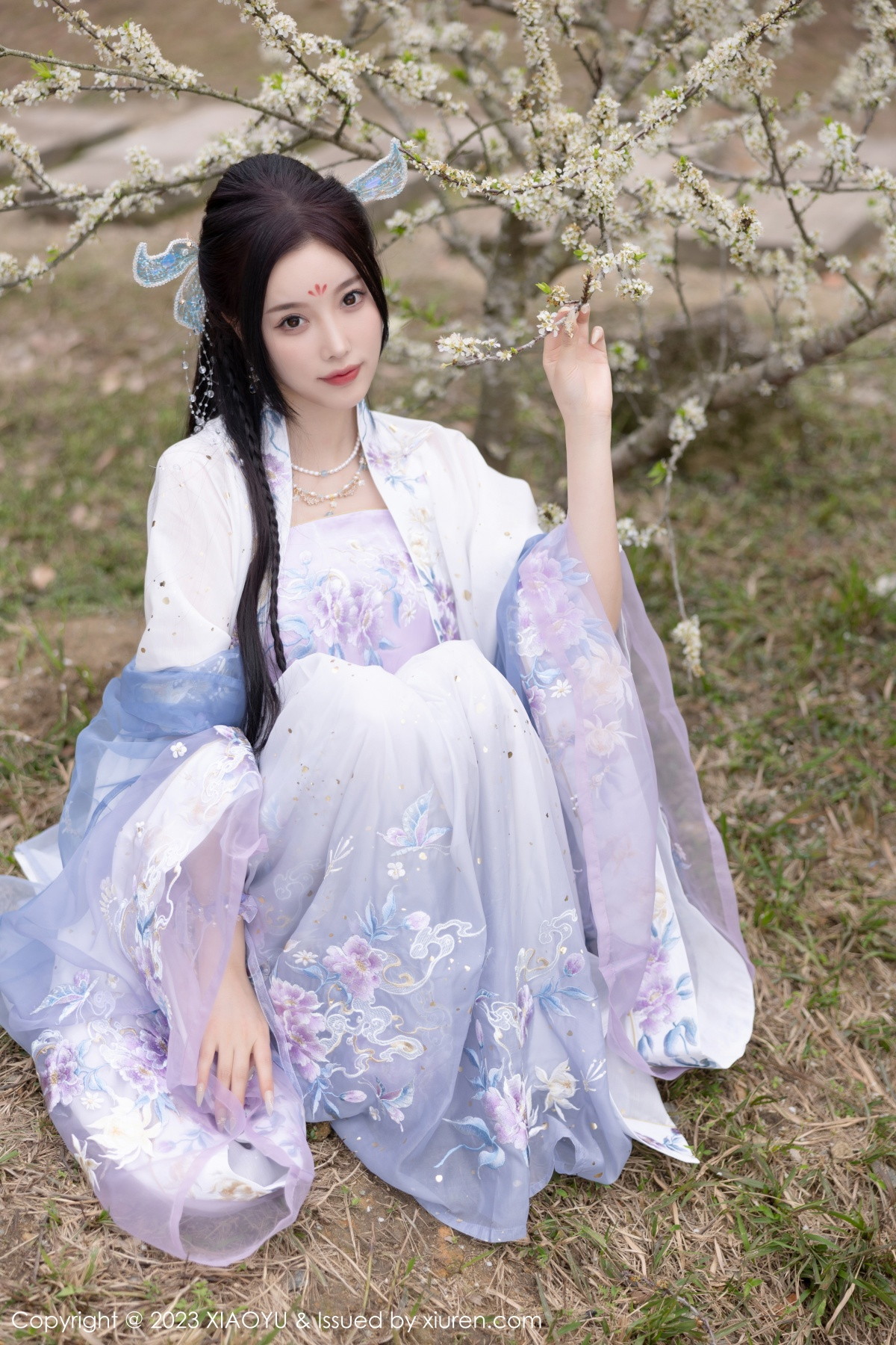 Xgyw.Net_[XiaoYu画语界]Vol.970_女神杨晨晨Yome脱淡蓝紫色古装服露白色蕾丝内衣完美诱惑写真91P