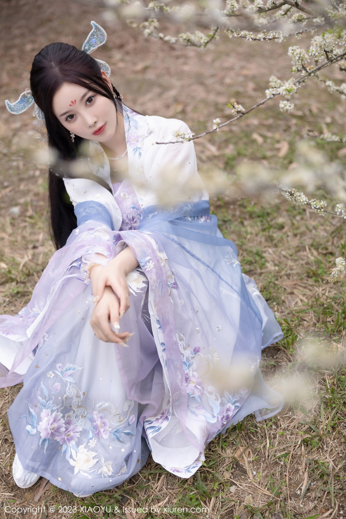 Xgyw.Net_[XiaoYu画语界]Vol.970_女神杨晨晨Yome脱淡蓝紫色古装服露白色蕾丝内衣完美诱惑写真91P