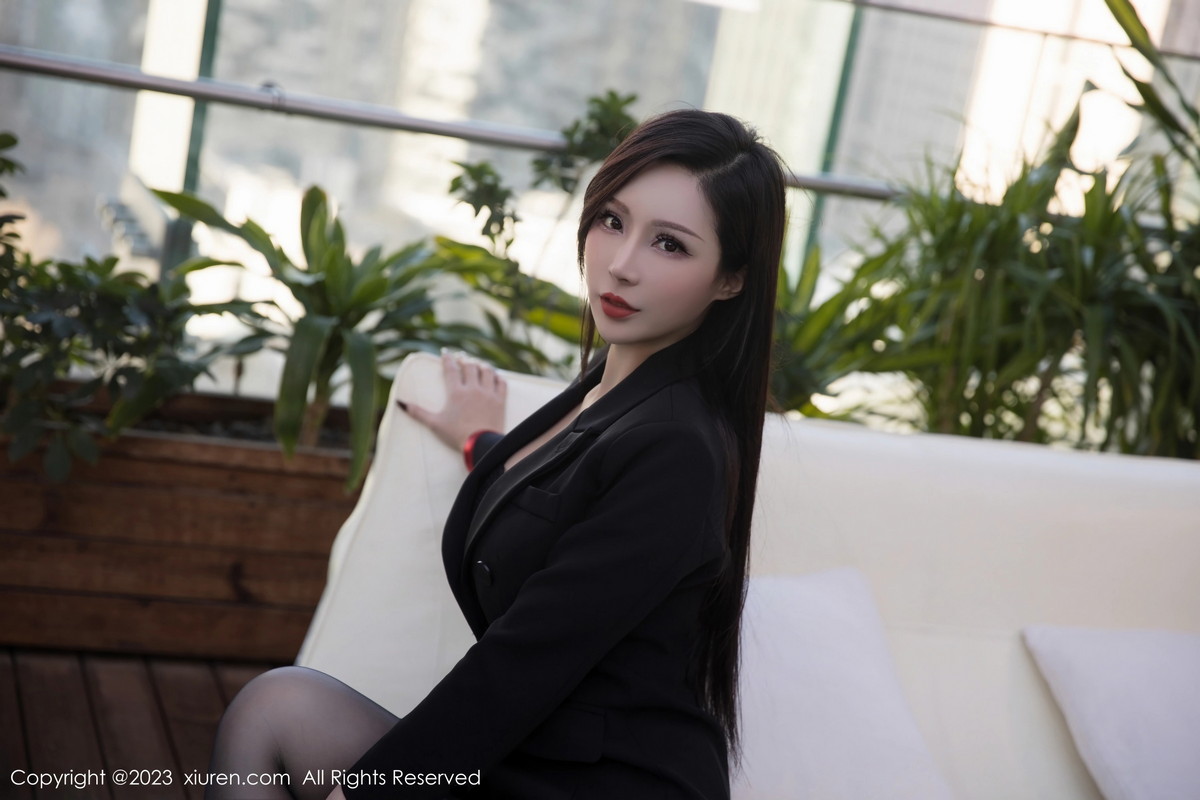Xgyw.Net_XiuRen第6294期_新人模特大琪琪Emily脱黑色外衣露红色情趣内衣秀玲珑身段写真95P