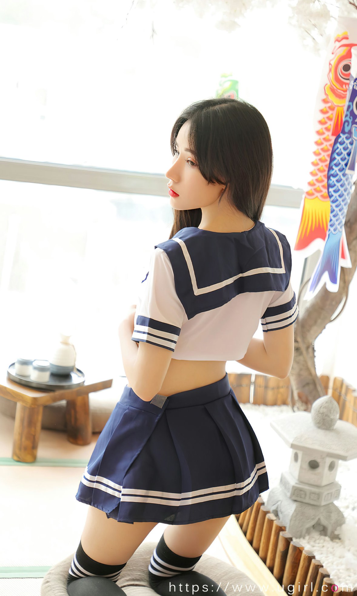 Xgyw.Net_[Ugirls爱尤物]No.2524_模特茯苓私房性感学生制服配黑丝袜秀曼妙身姿迷人诱惑写真35P