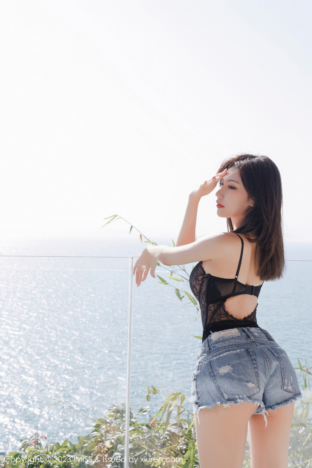 Xgyw.Net_[IMISS爱蜜社]Vol.718_女神小狐狸Kathryn性感黑色蕾丝服配超短牛仔裤秀翘臀诱惑写真50P