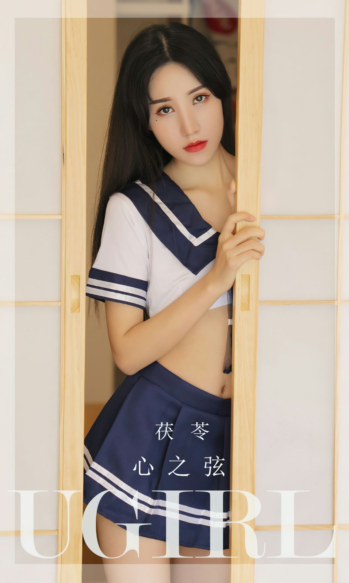 Xgyw.Net_[Ugirls爱尤物]No.2524_模特茯苓私房性感学生制服配黑丝袜秀曼妙身姿迷人诱惑写真35P