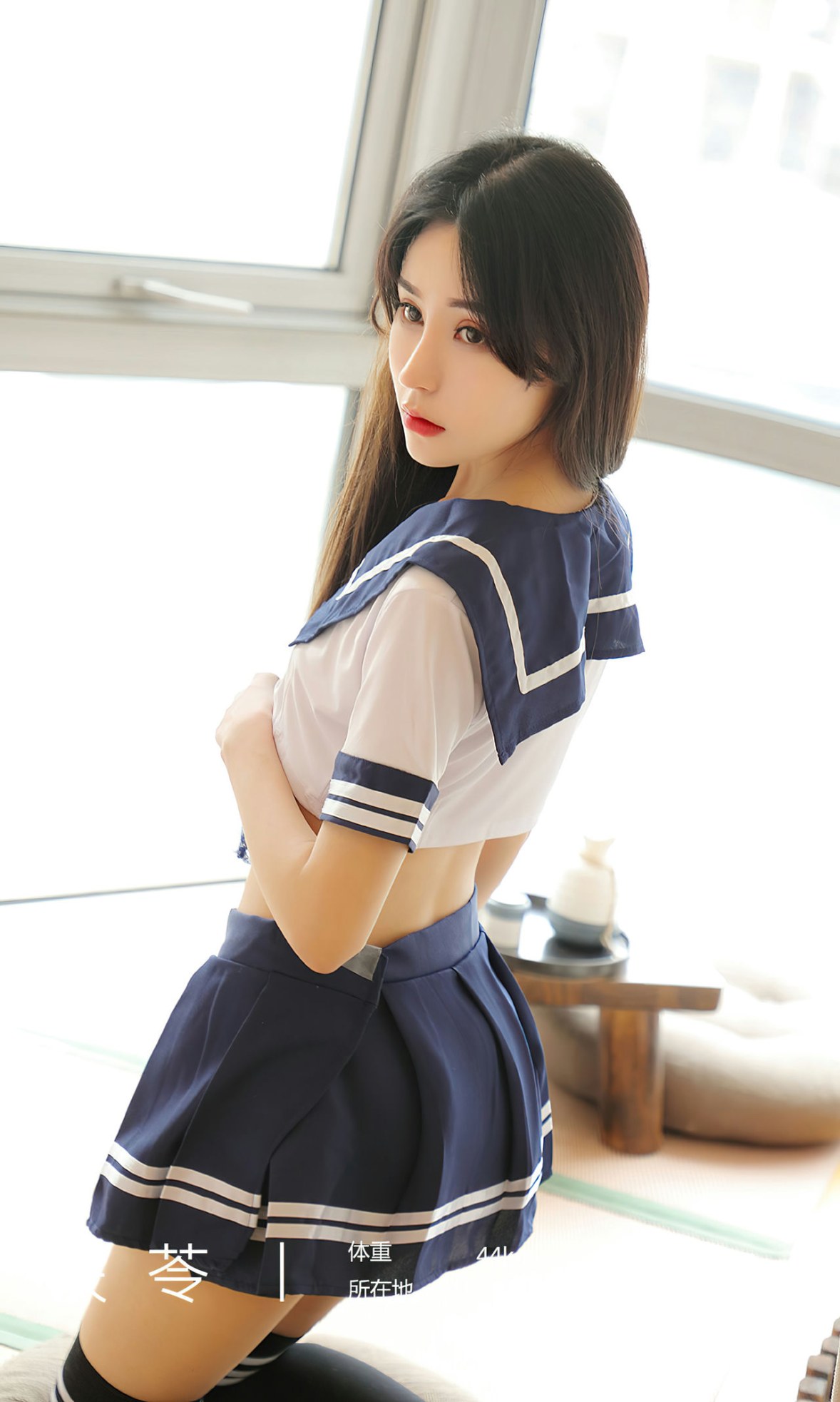 Xgyw.Net_[Ugirls爱尤物]No.2524_模特茯苓私房性感学生制服配黑丝袜秀曼妙身姿迷人诱惑写真35P