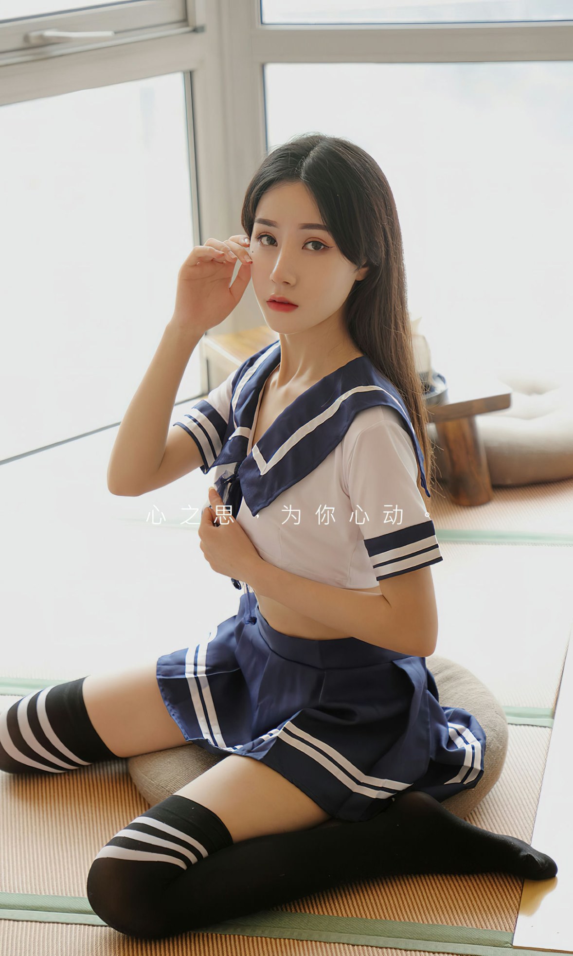 Xgyw.Net_[Ugirls爱尤物]No.2524_模特茯苓私房性感学生制服配黑丝袜秀曼妙身姿迷人诱惑写真35P