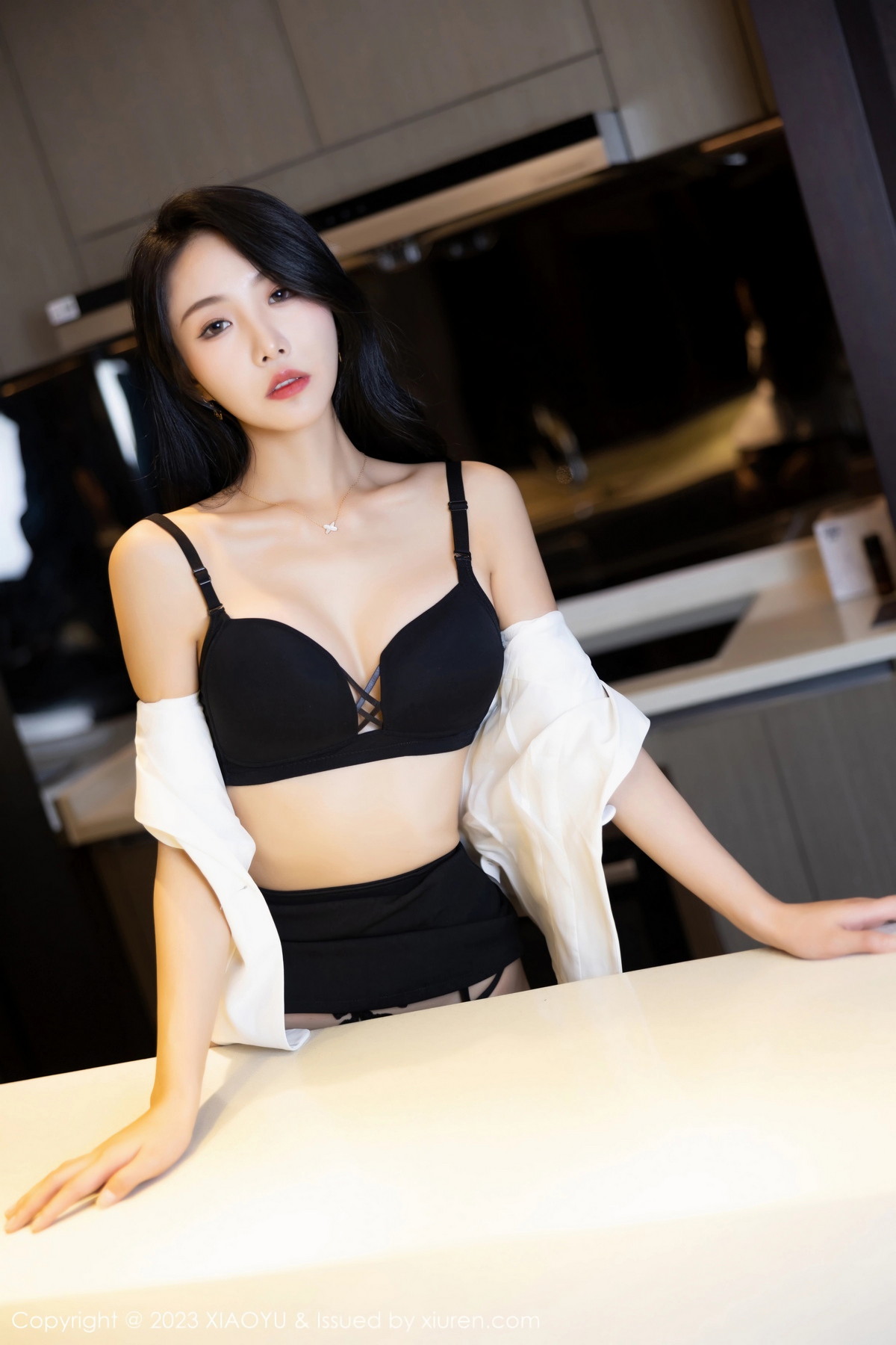 Xgyw.Net_[XiaoYu画语界]Vol.971_模特苏苏阿白上衣配黑短裙露黑色内衣配黑丝吊袜迷人诱惑写真81P