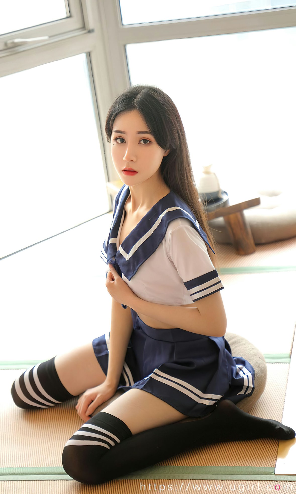 Xgyw.Net_[Ugirls爱尤物]No.2524_模特茯苓私房性感学生制服配黑丝袜秀曼妙身姿迷人诱惑写真35P